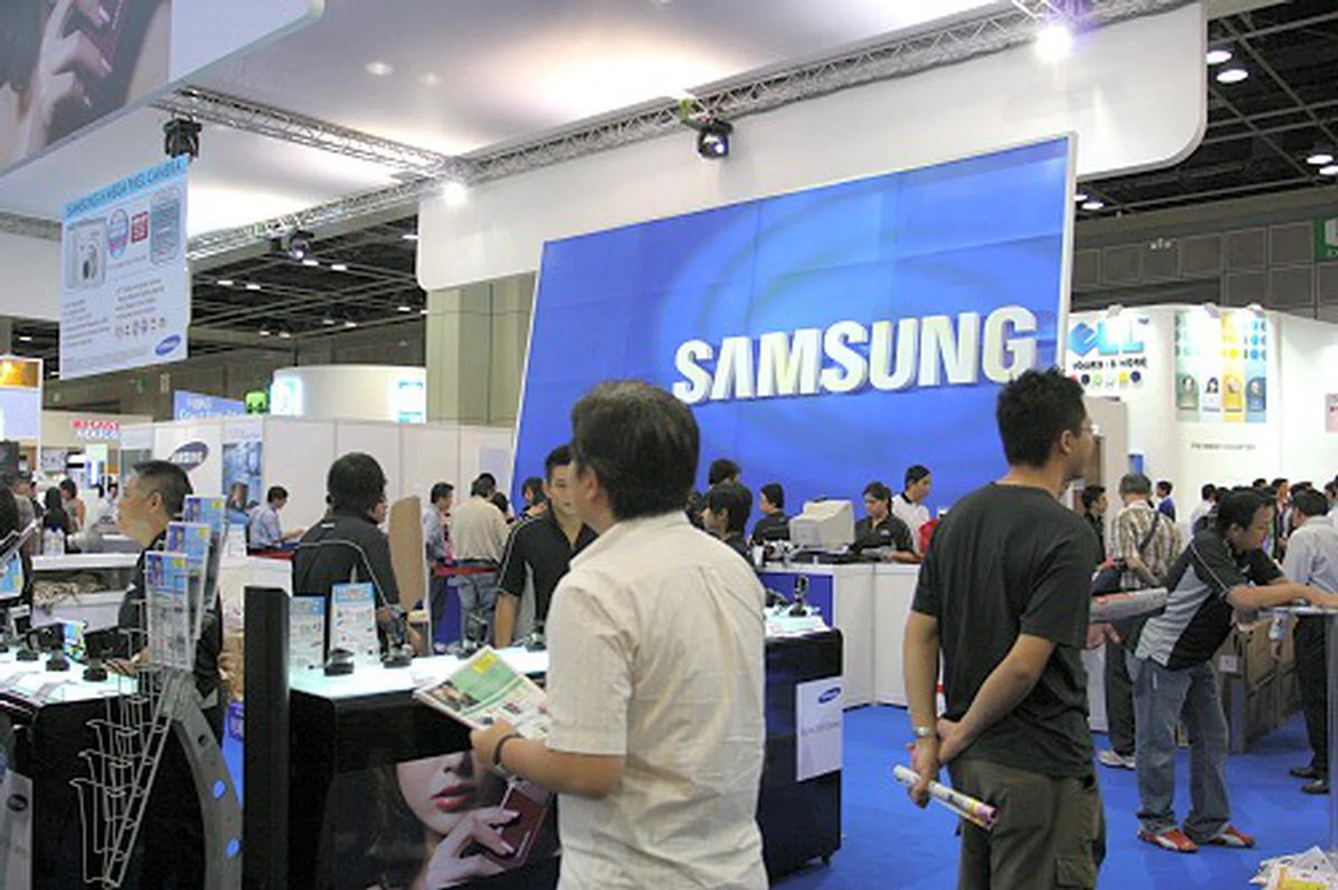  From consumer electronics to personal computing goods, Samsung has everything to offer at Comex 2007.  