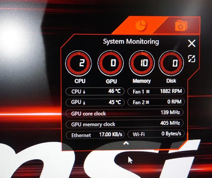 All your system vitals can also be condensed into a floating bar, which you can control if you want it to persist even while you play a game, resize it or even hide it. Handy info when your optimizing the notebook's performance or troubleshooting it.