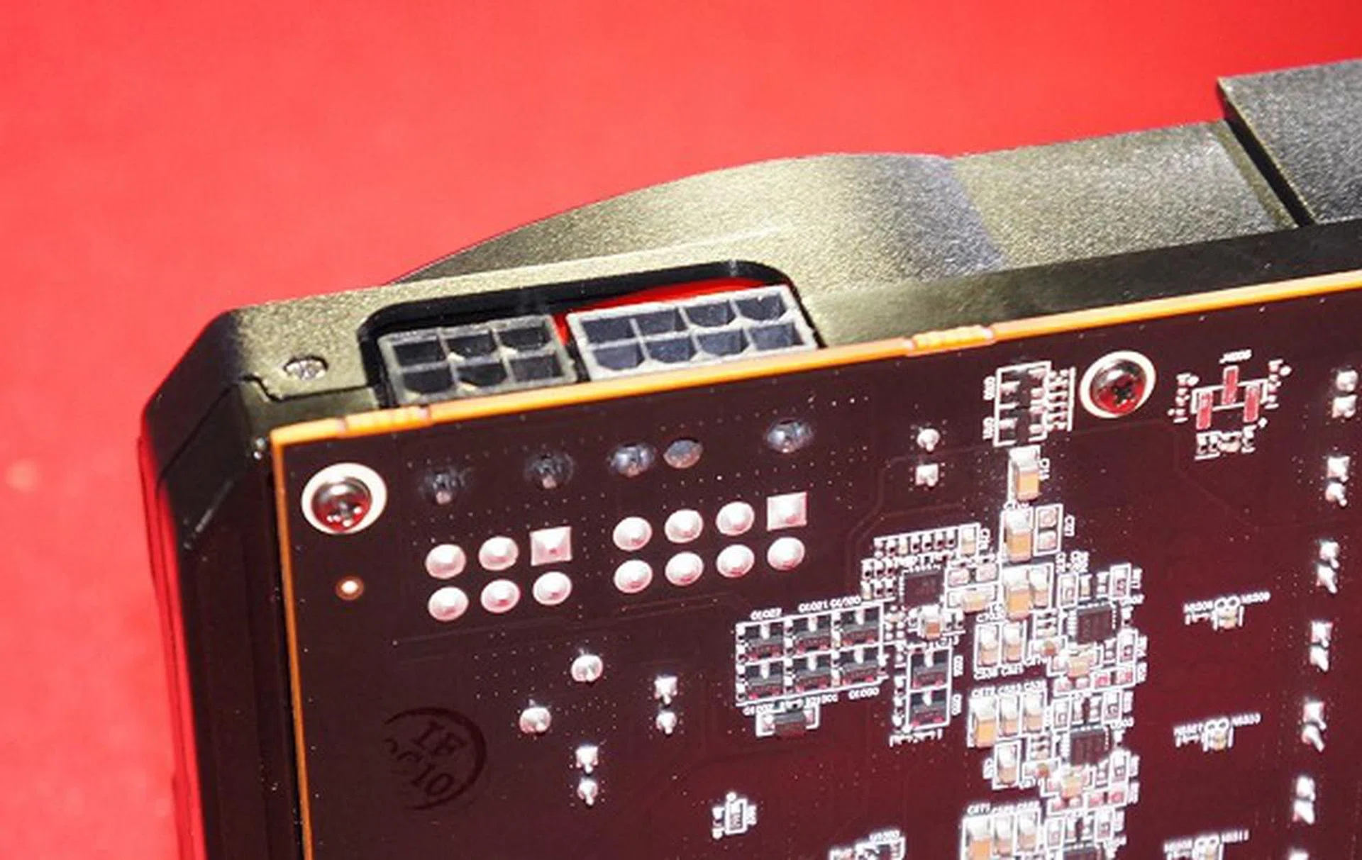 Power input is handled by a pair of graphics power connectors that require a 6-pin and an 8-pin connection. This is no different from the current Radeon HD 7970.
