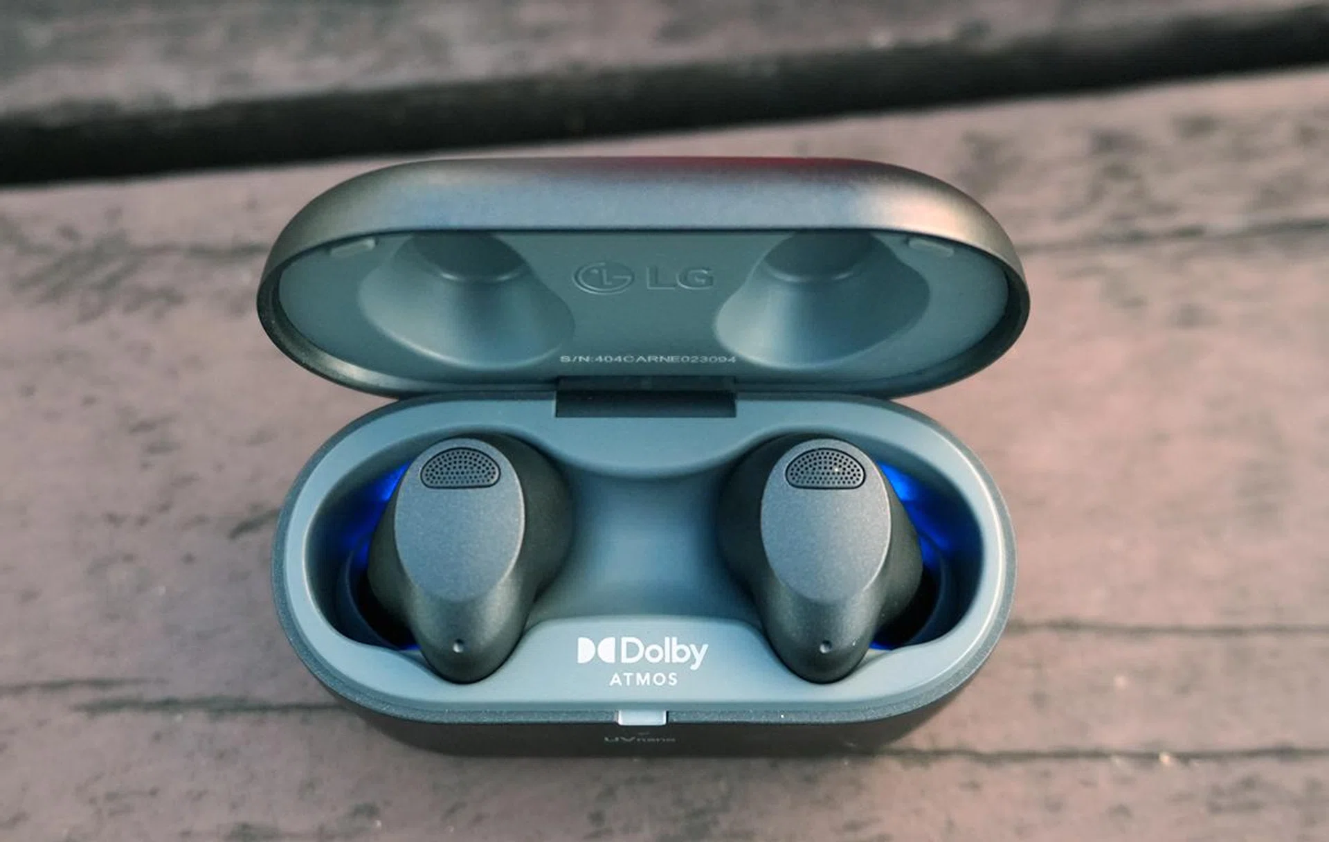 A blue indicator light on the front of the case signifies that the UVnano technology is active and the earbuds are being sanitised. Photo: HWZ