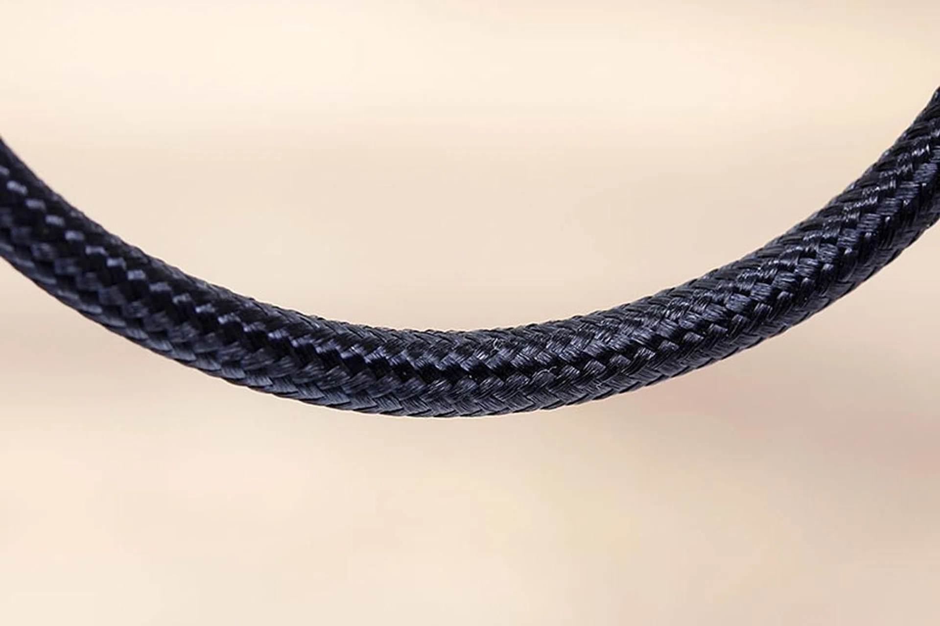 Overall well made nylon-braided tangle-free cable.