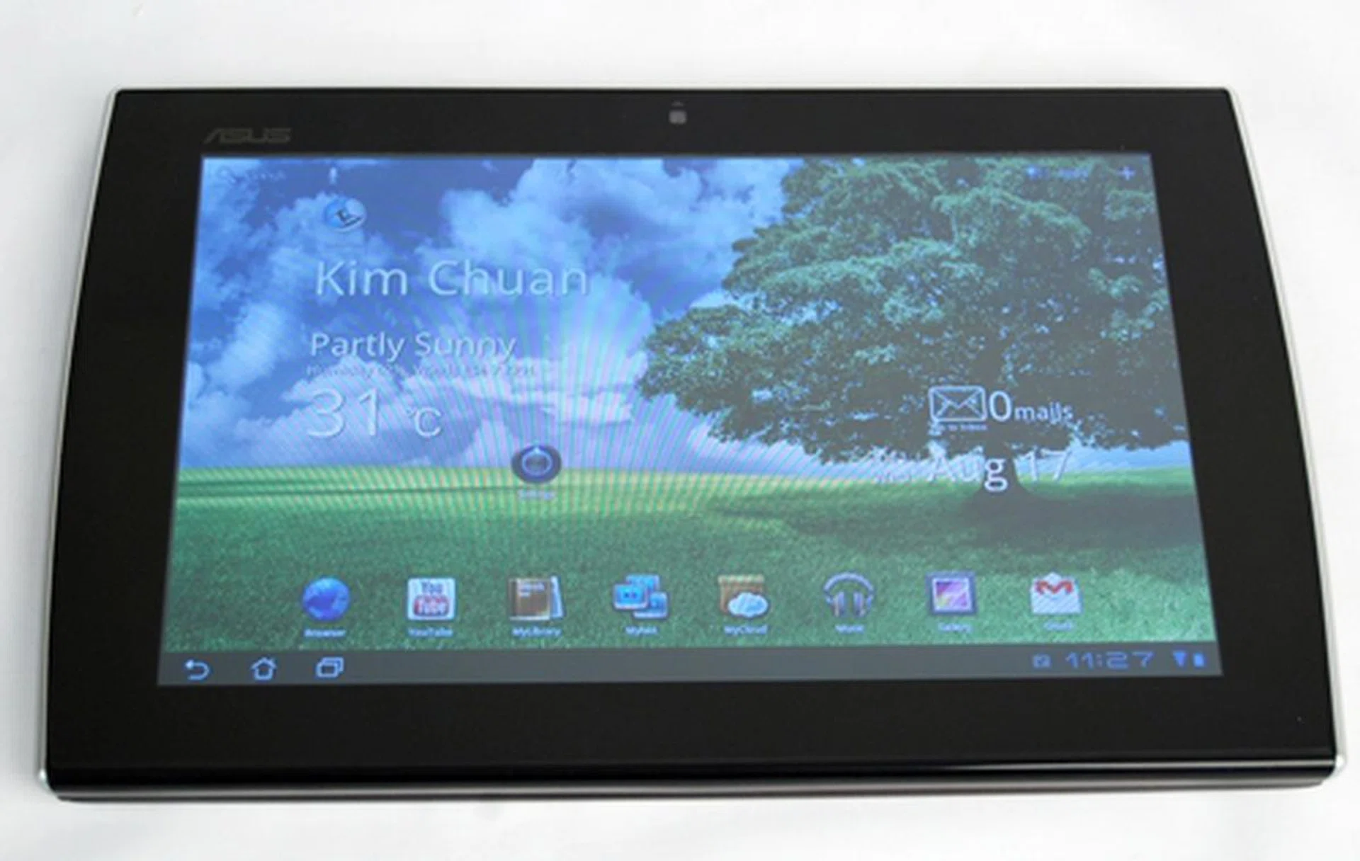 Hiding beneath the ASUS Eee Pad Slider is a built-in full QWERTY keyboard.