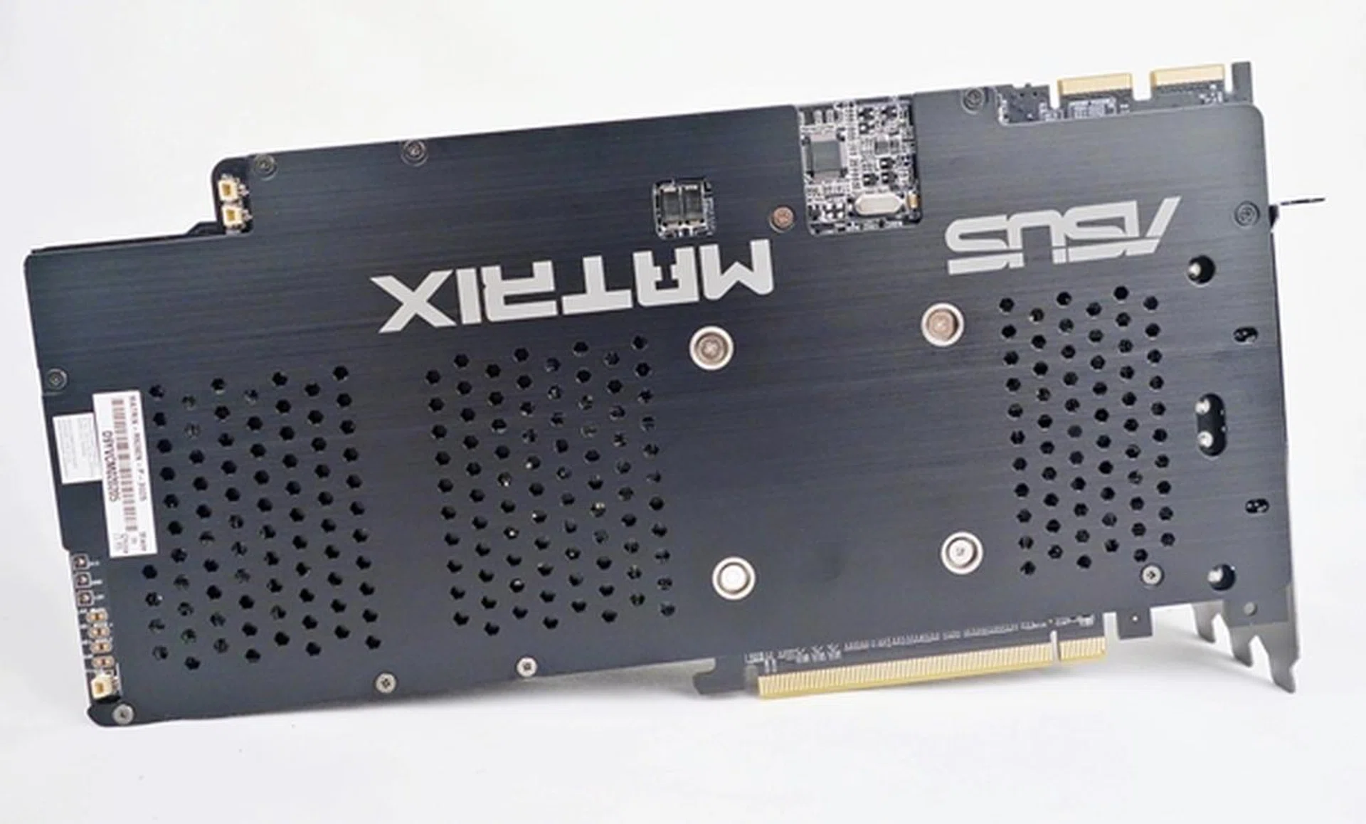 The rear of the card is covered with a metal plate that protects a large part of the PCB. This prevents the huge card from warping and helps somewhat in passive cooling too.