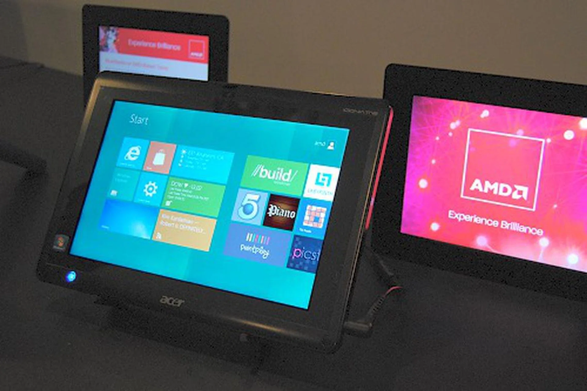 Acer's Iconia Tab W500 with AMD's C-50 Ontario Fusion processor showcased that it's well equipped to tackle the upcoming Windows 8 OS.
