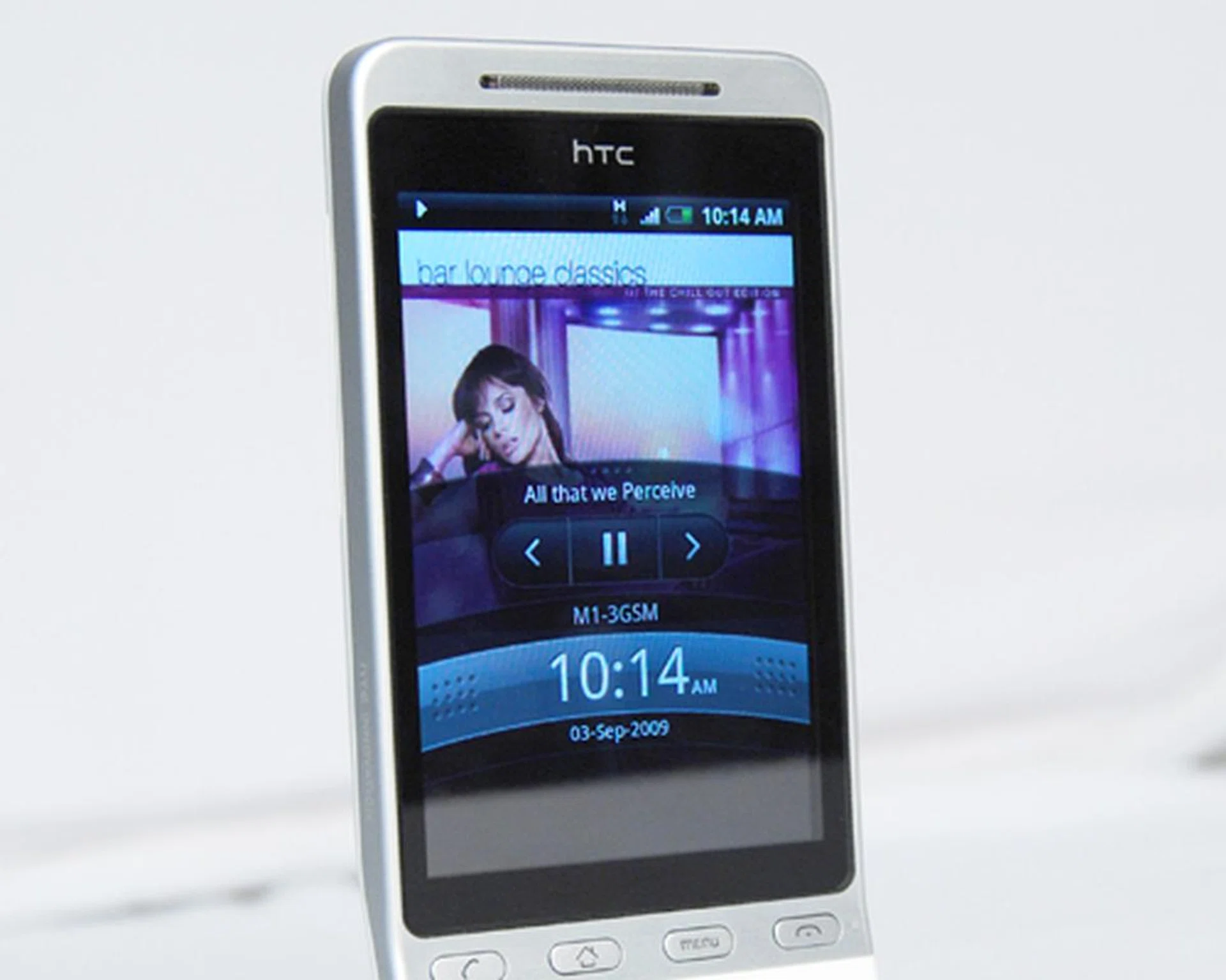 Likewise, the Music widget comes in two different styles. The first of which is similar to the TouchFlo 3D's Music tab. The other compact layout bears more similarity to the Google Music widget, but with an additional display for the album art. Interestingly, at the phone lock screen, you can access your music that's playing in the background (as shown here).