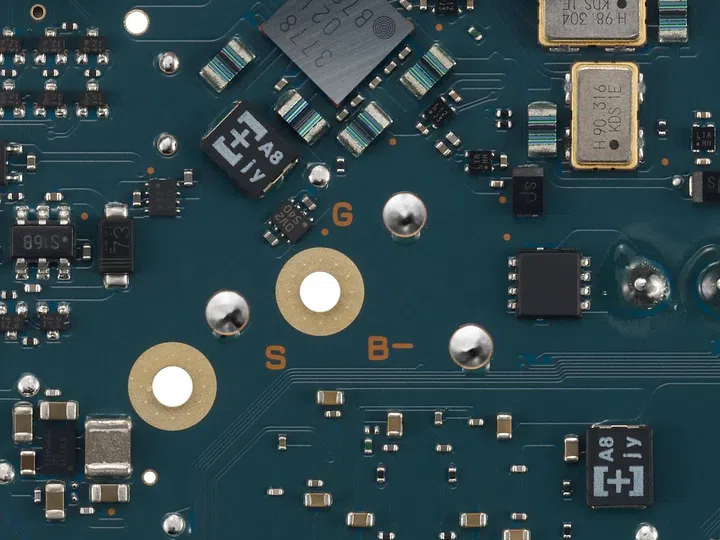 Reflow solder containing gold.