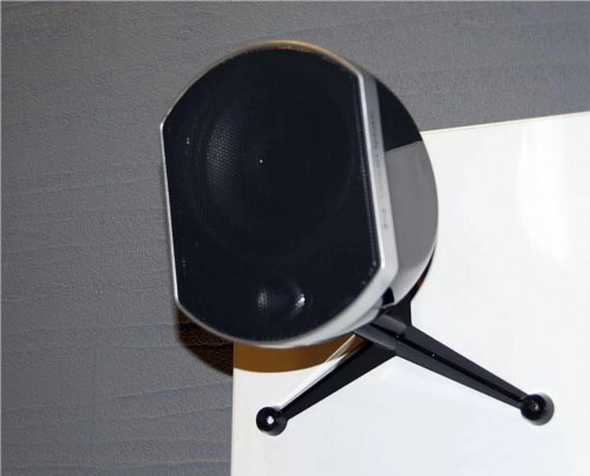 Here the Little Bird has been wall mounted using the tripod stand.