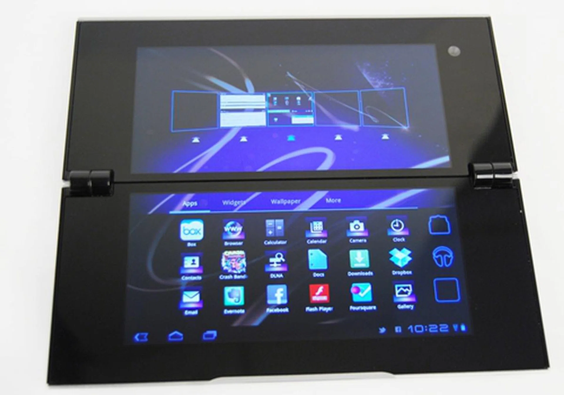 Some of the native apps are redesigned to fit the dual screen concept of the Sony Tablet P although you have to get used to moving apps or shortcuts across two screens. Having say that, actions like these flow smoothly between the two screens. 