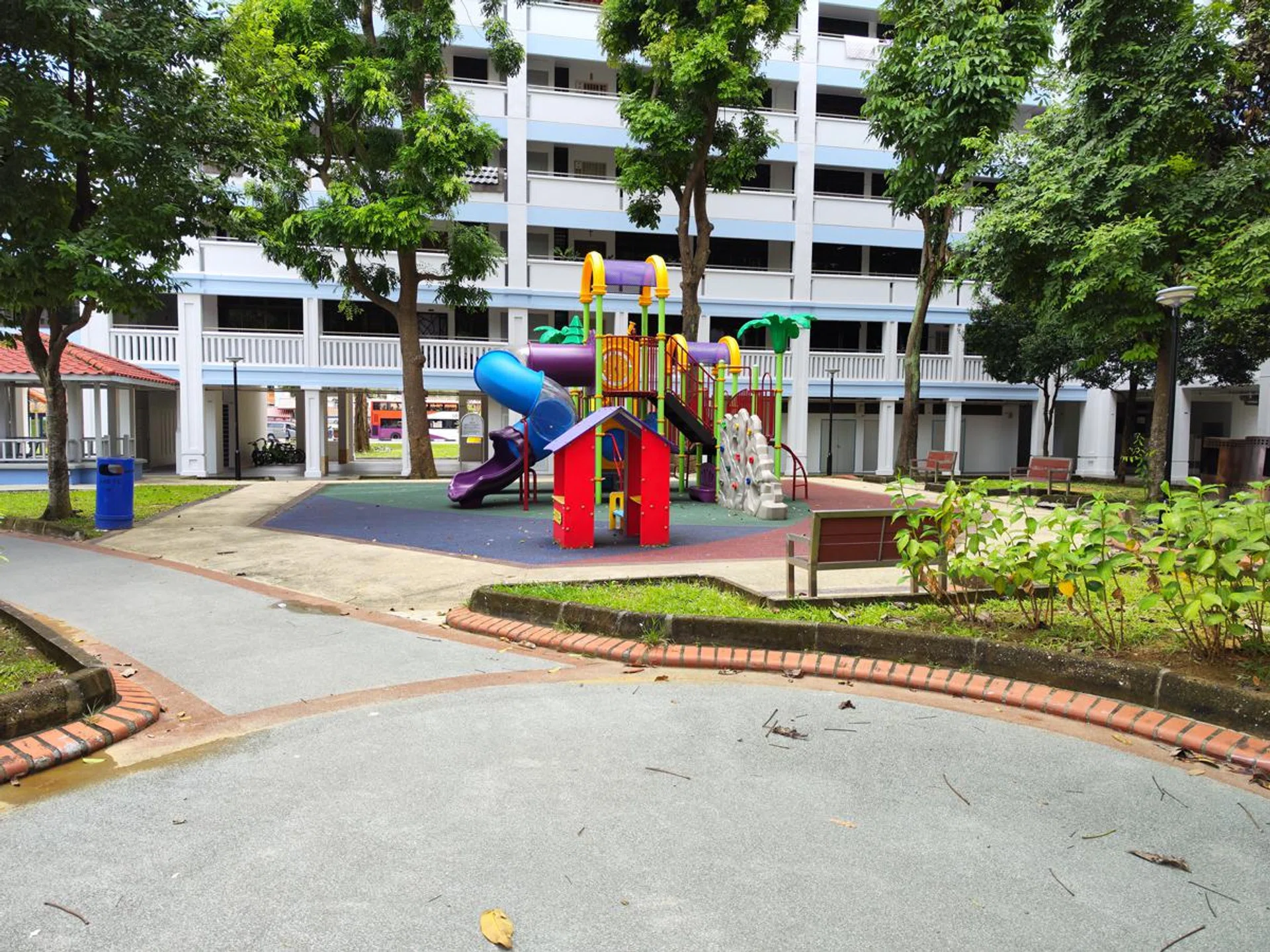 No pixel binning, 200MP shot, same camera.