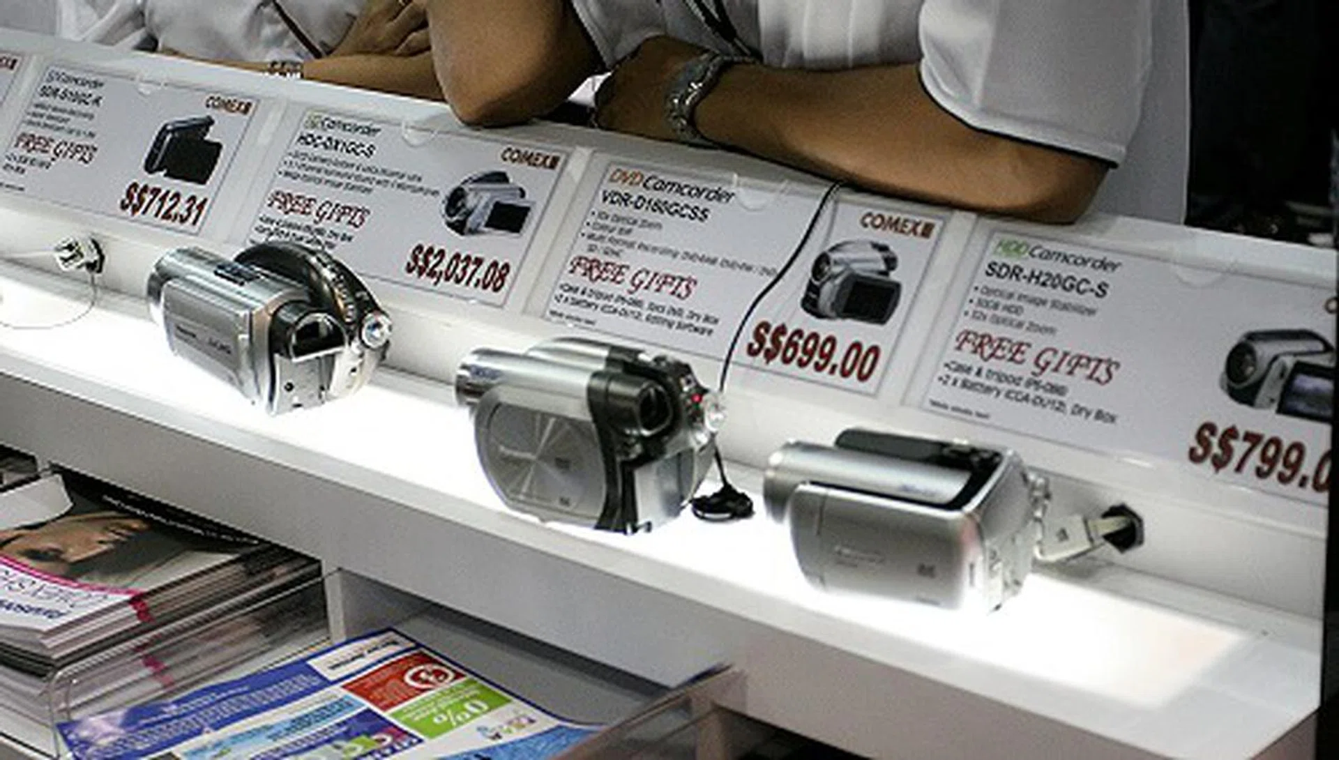  On the other end of the scale, you do get normal camcorders using HDD and DVD from $799 and $699 onwards as shown in here and they too come with a similar set of goodies.  