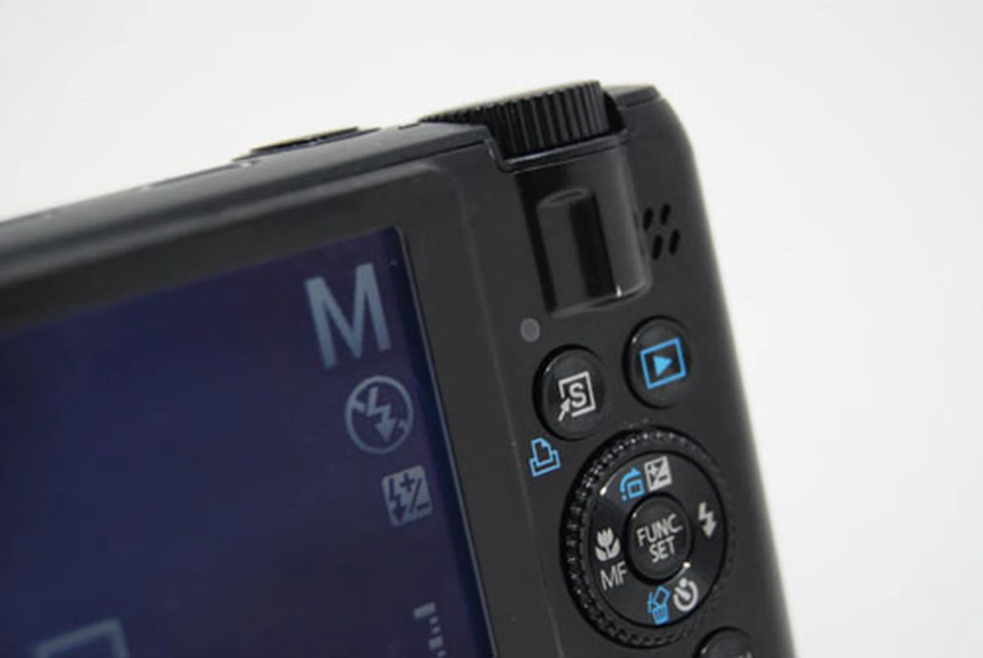 The thumb-rest on the back of the S90 helped you gain some grip on the smooth body.