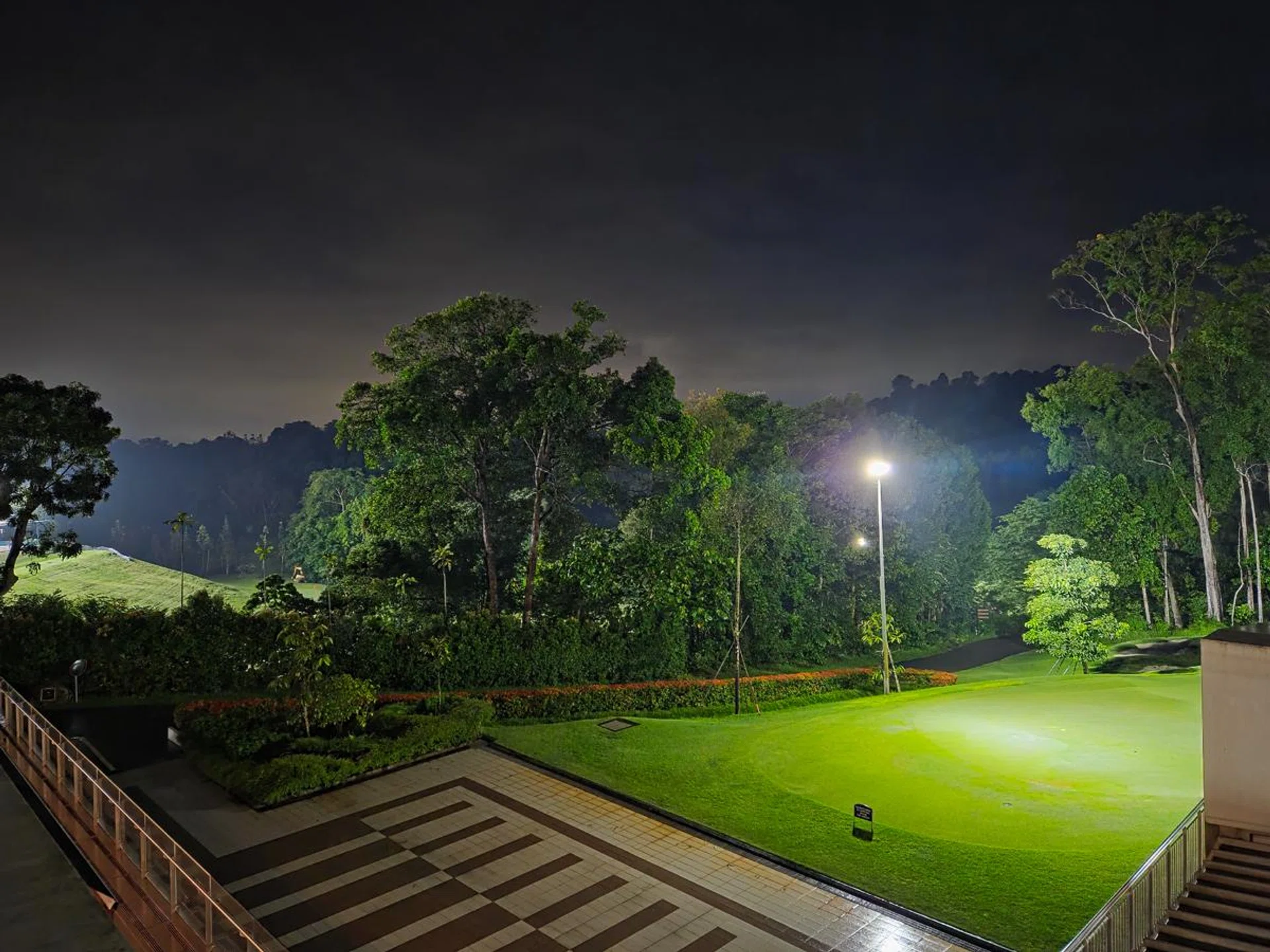 Night mode, Galaxy S25. Photo: HWZ.