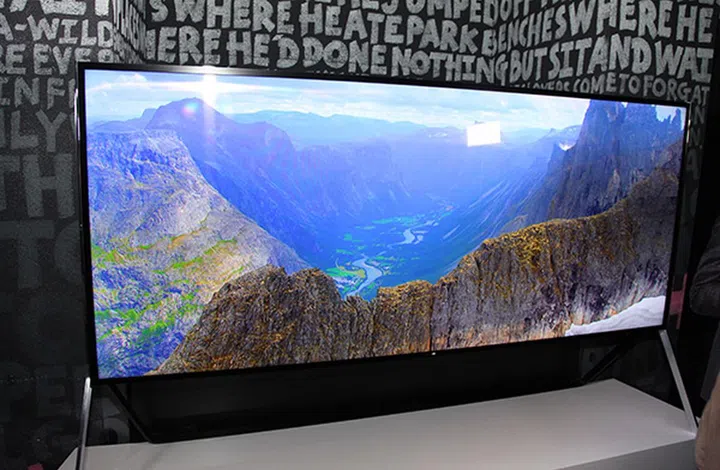 Besides the latest SUHD TV line-up, Samsung also showcased the world's largest bendable SUHD TV at 105-inches.