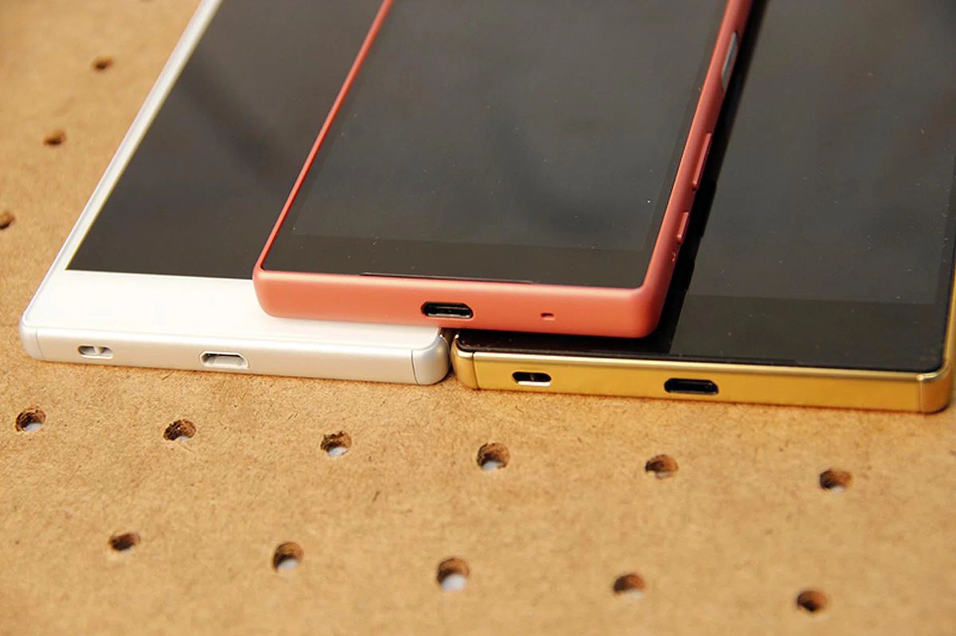 Speakers are located along that thin bar on the top and bottom of the phones.