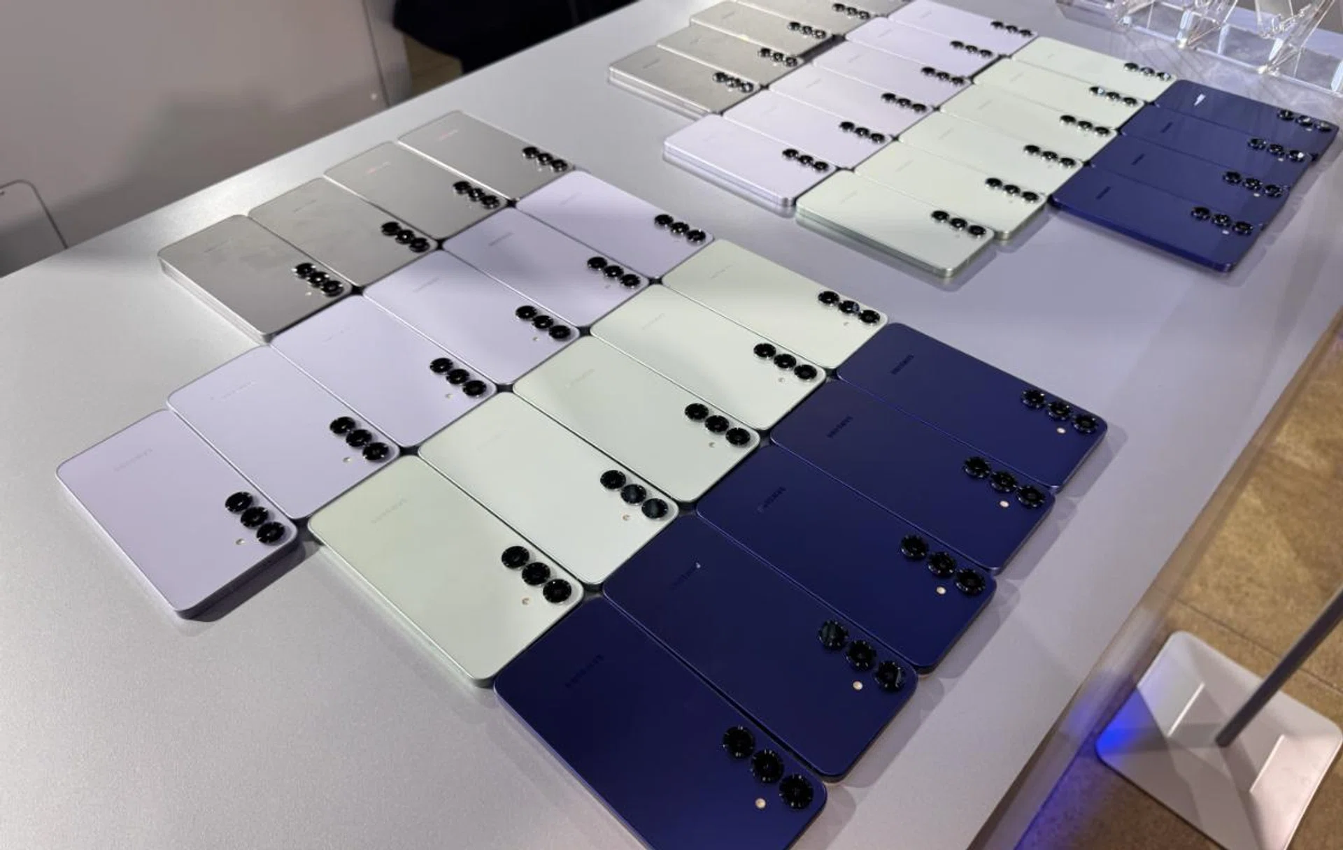 The main colour options for the non-Ultra Samsung Galaxy S25 models. From background to foreground:- Silver Shadow, Iceblue, Mint and Navy. Samsung has more exclusive colours when you order from their online store. Photo: HWZ.