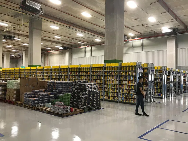 The Singapore Prime Now fulfillment facility spans 100,000 square feet. Items are randomly stowed based on forecasting of order frequency.