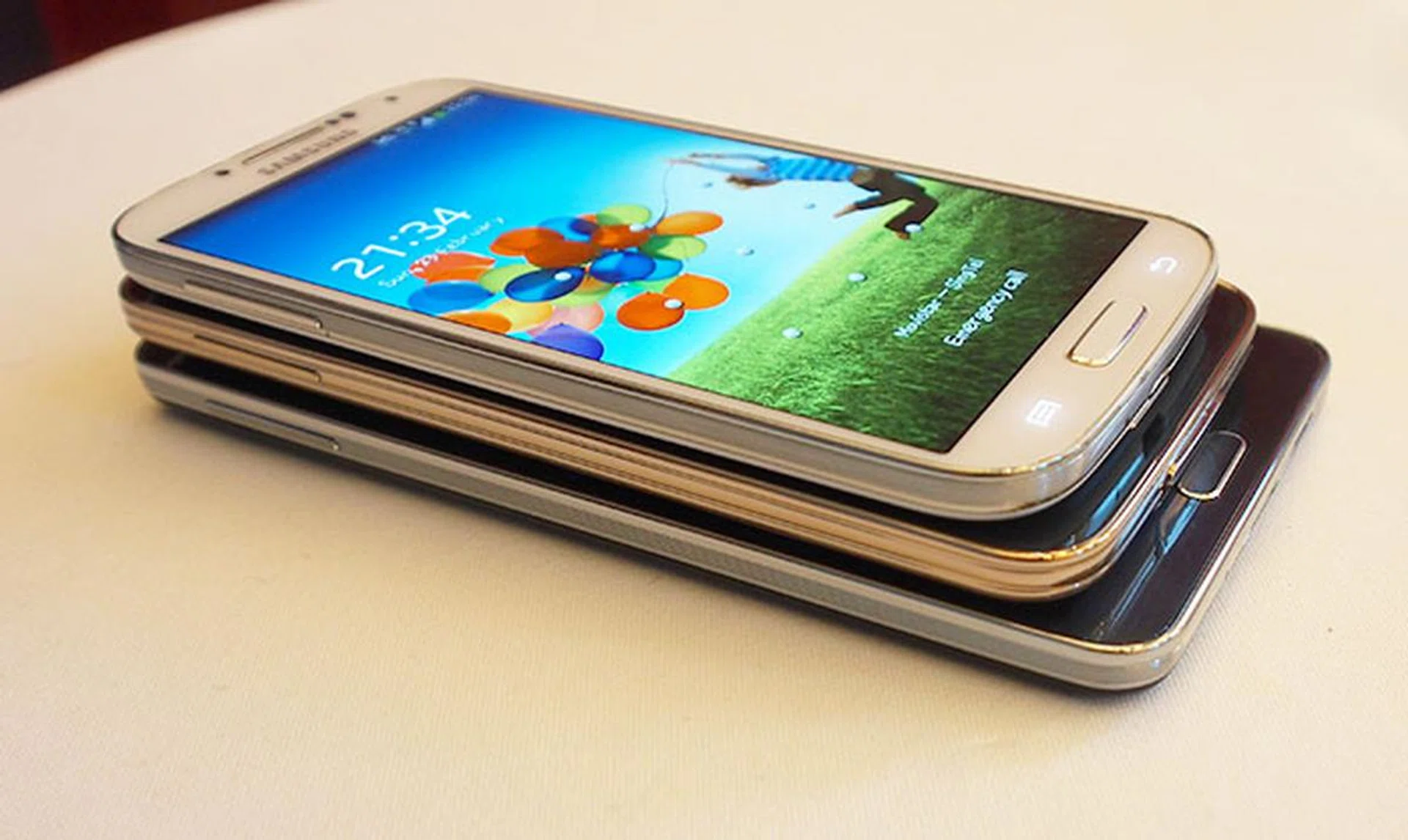 Galaxy Note 3 (on the bottom), Galaxy S5 (in the middle), and Galaxy S4 (on top). As you can see, Samsung finds a design it likes, and really sticks to it.