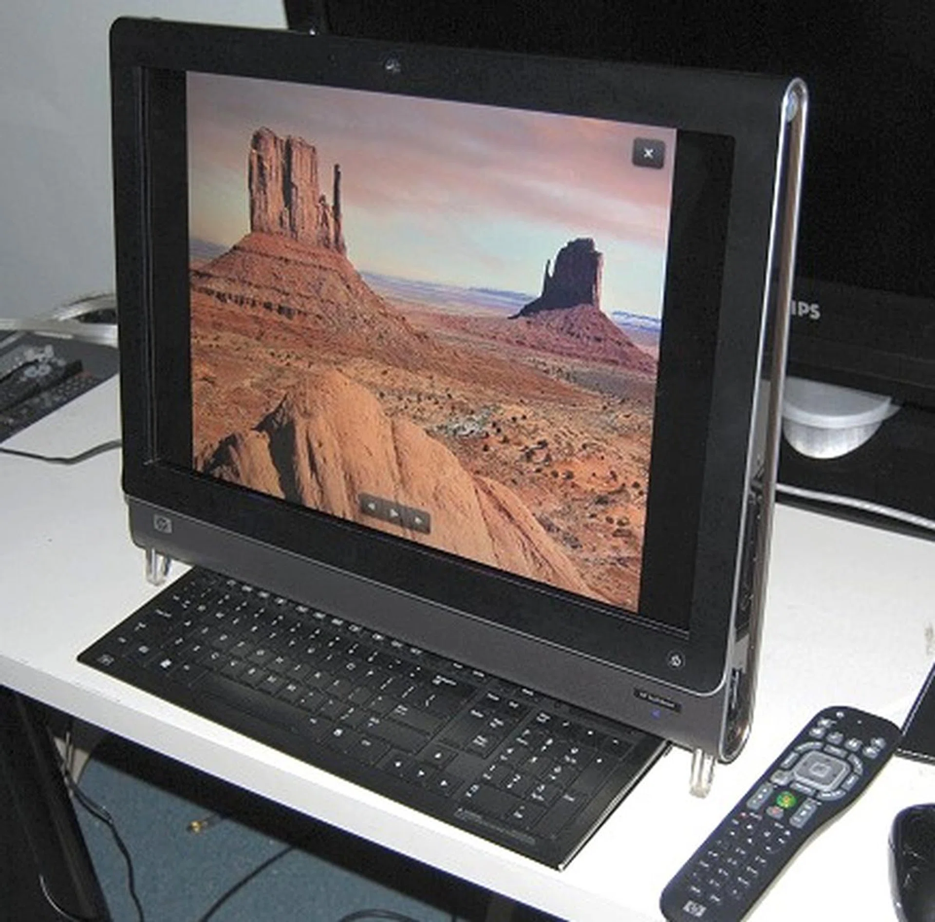  The HP TouchSmart IQ500 series brings a new level of user interactivity with a large touchscreen and suitable applications to take advantage of its touch functionality.  