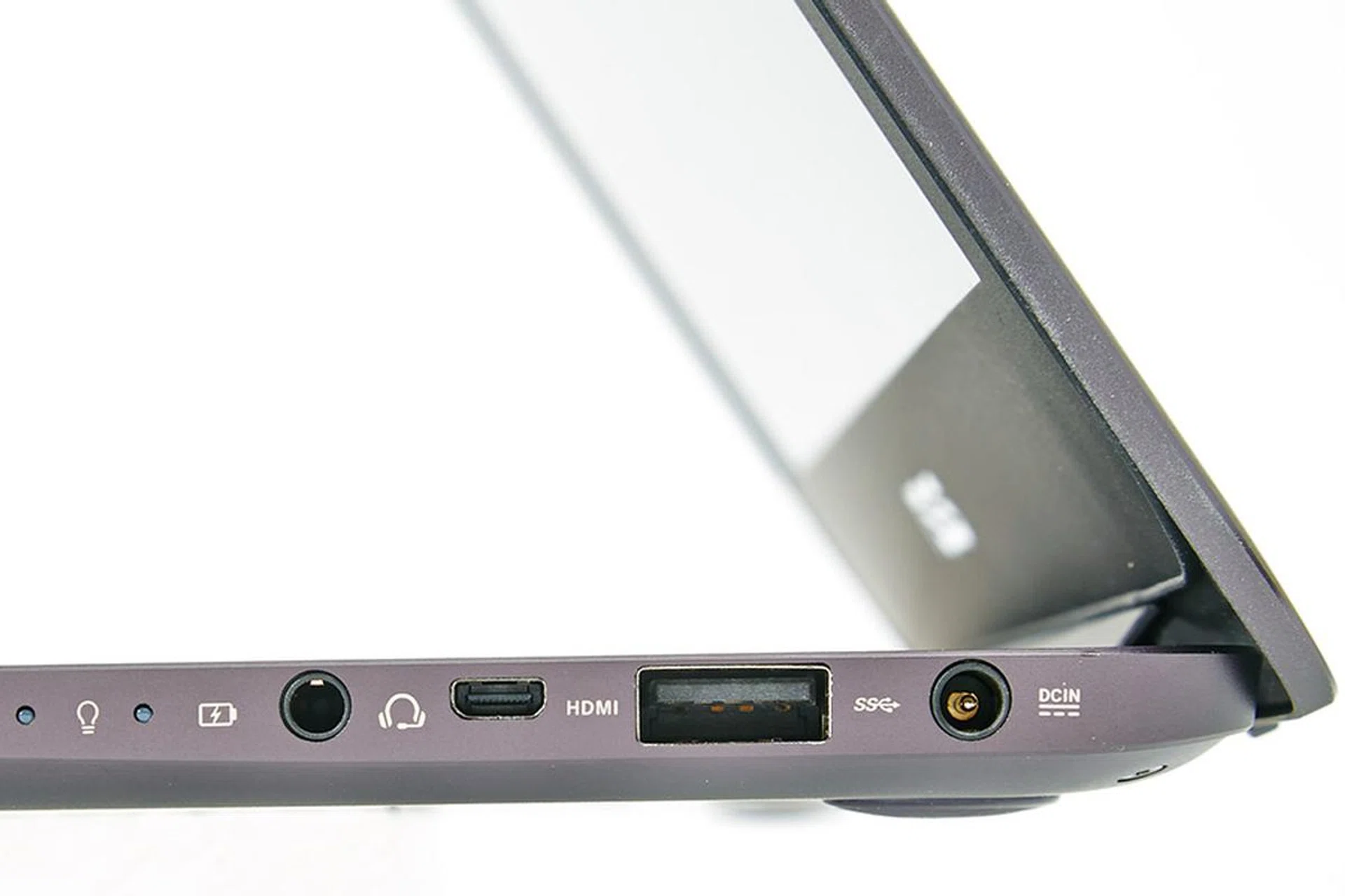 ASUS ZenBook UX305 ports