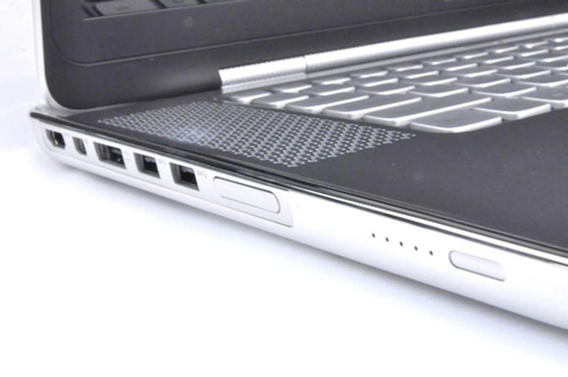 The usual ports include HDMI, Mini-DVI, an SD card reader, and 3 USB ports (dual 3.0 and a single 2.0).