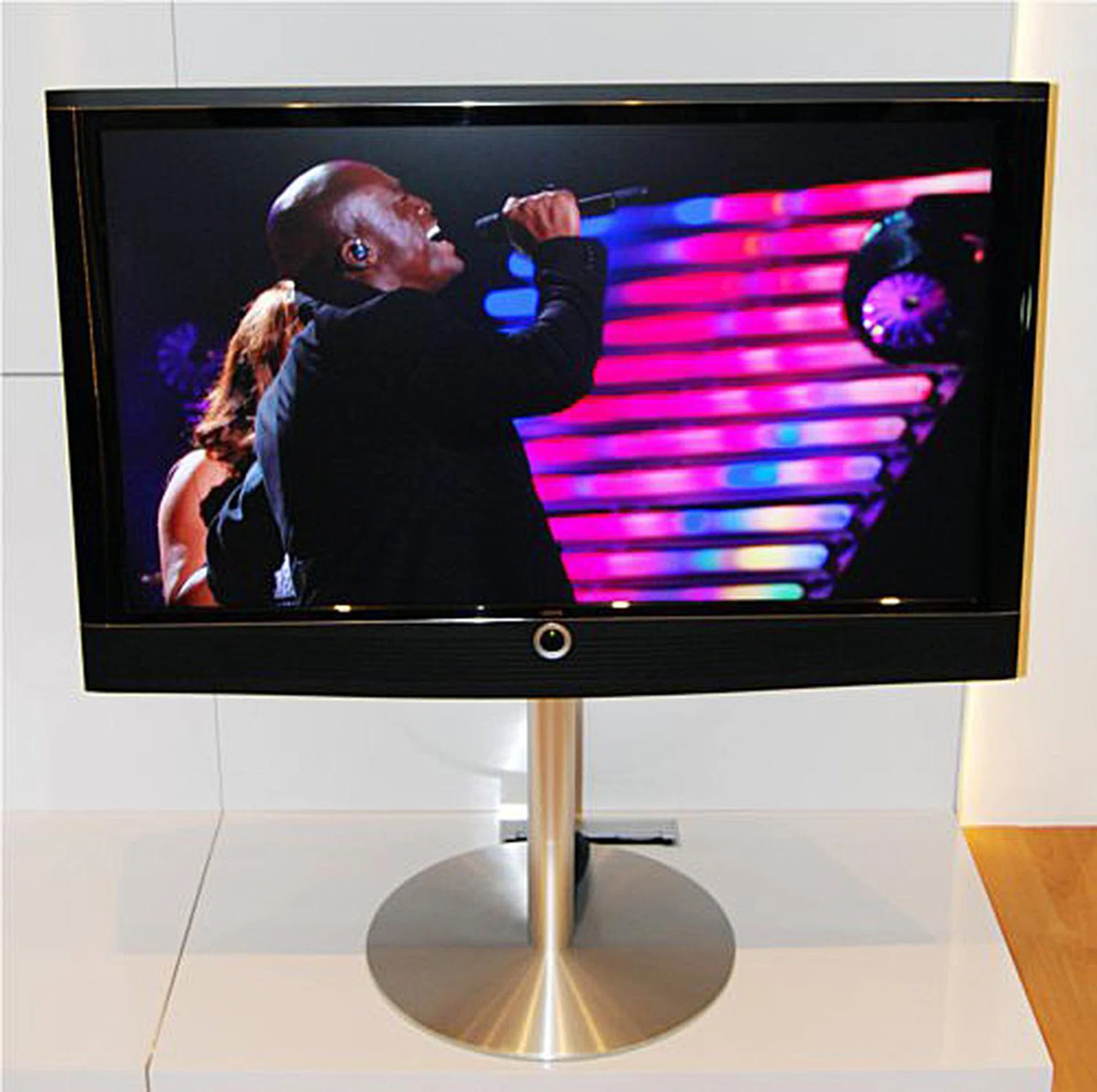 Offering the most versatility when it comes to size, this 47-inch Loewe Art TV shows Seal singing on stage and displayed commendable fleshtones.