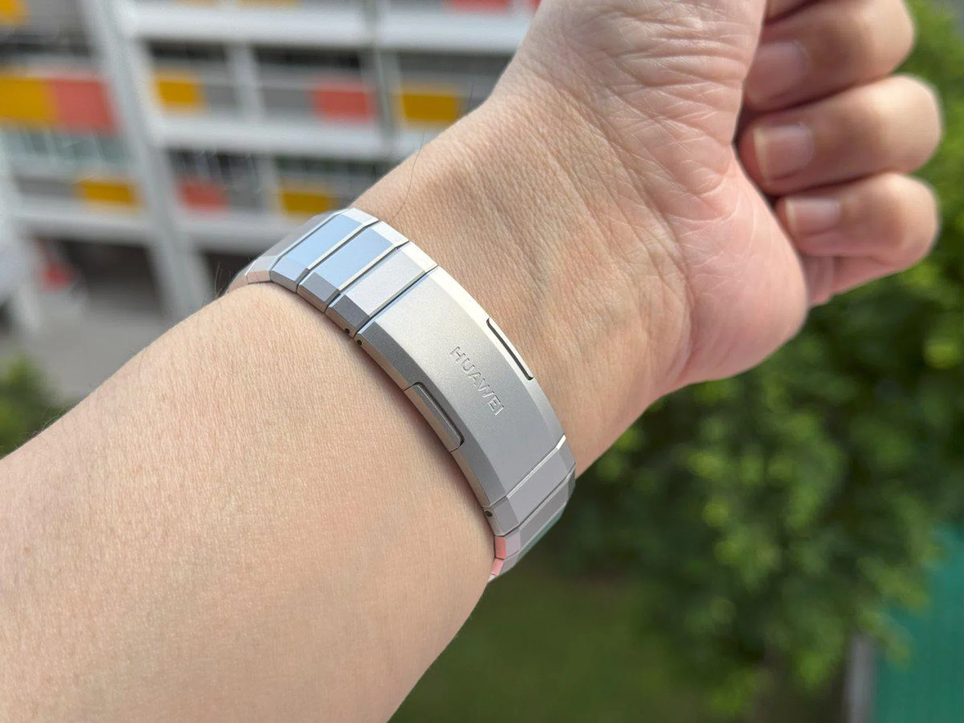 The large Huawei stamped on the band may or may not be to your liking. Photo: HWZ