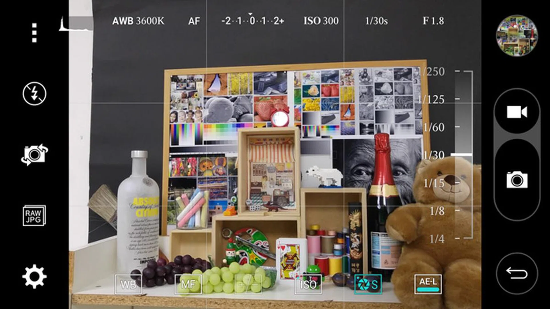 The  LG G4 offers shutter speeds from 1/6000s to 30s.