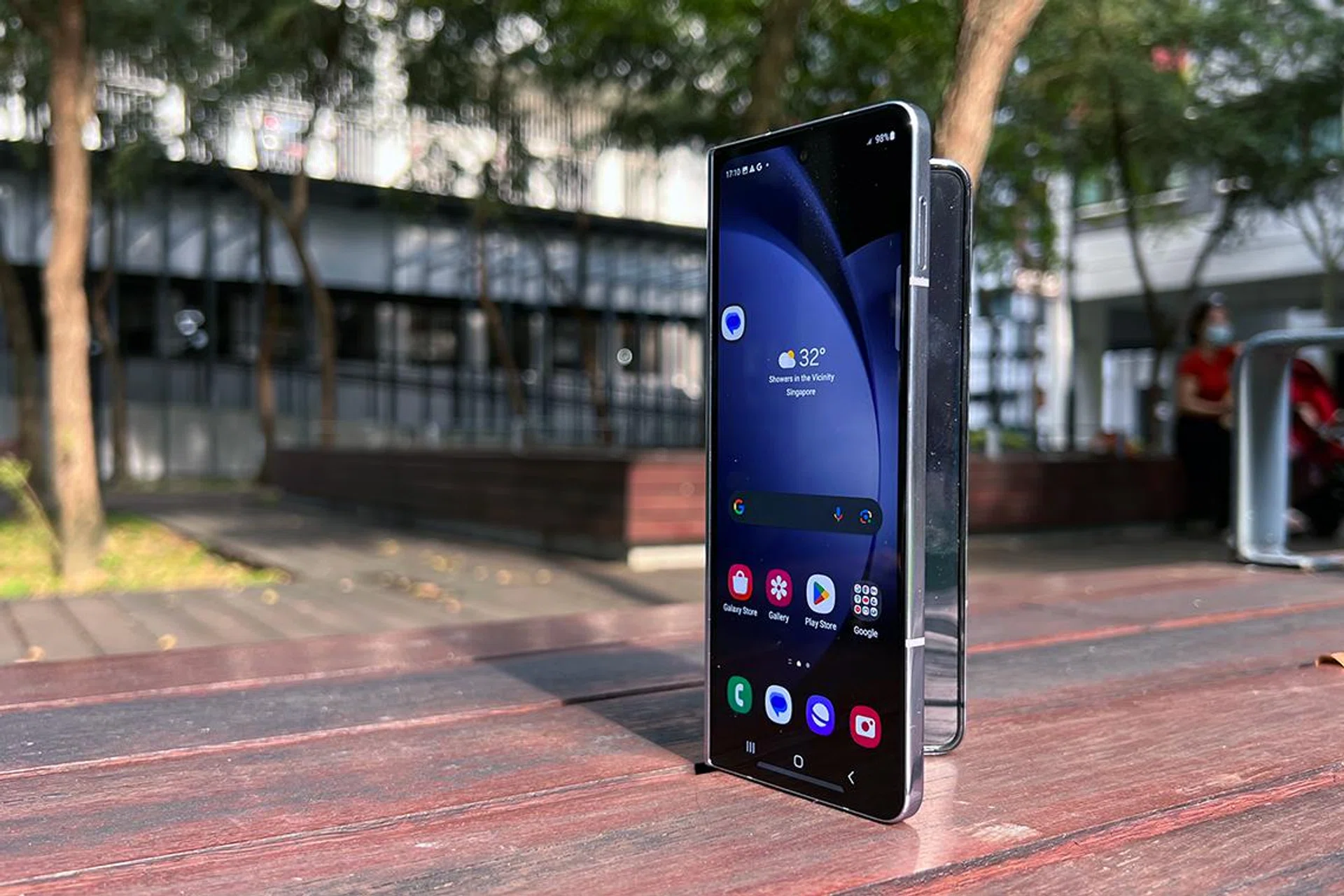 Samsung Galaxy Z Fold5, front.