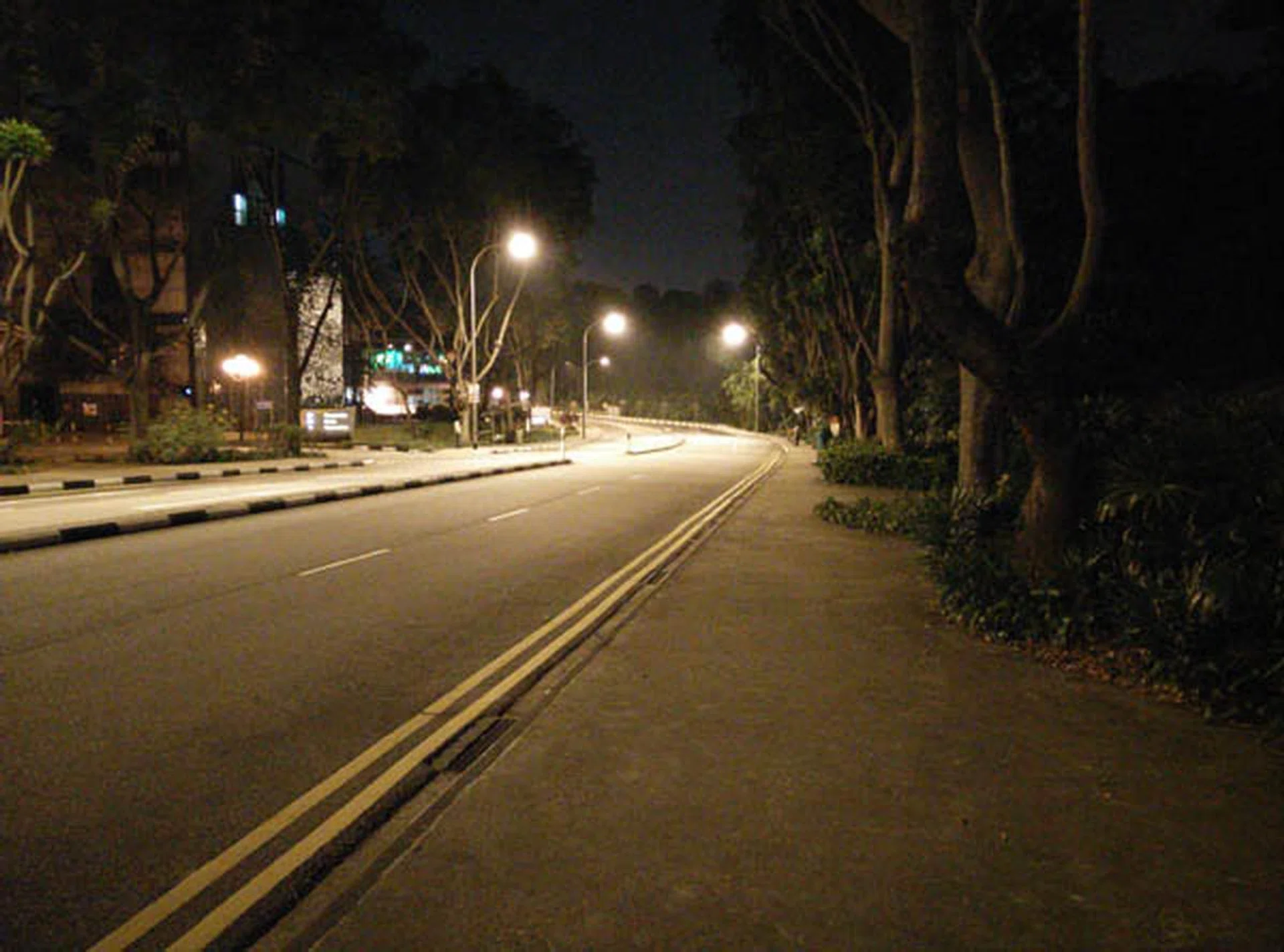The camera is still able to maintain fidelity even at night, though it still cannot match the quality attained by the iPhone 6 Plus.