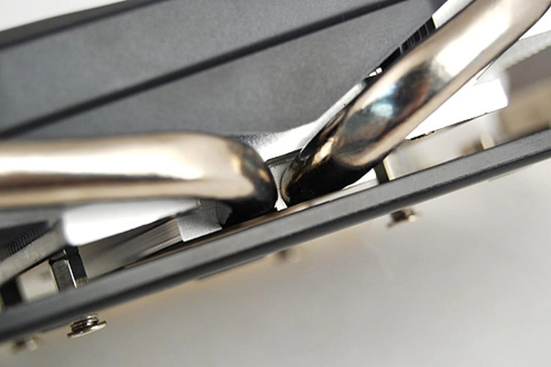 This is where the magic happens. See how the heat pipes are in direct contact with the GPU core?