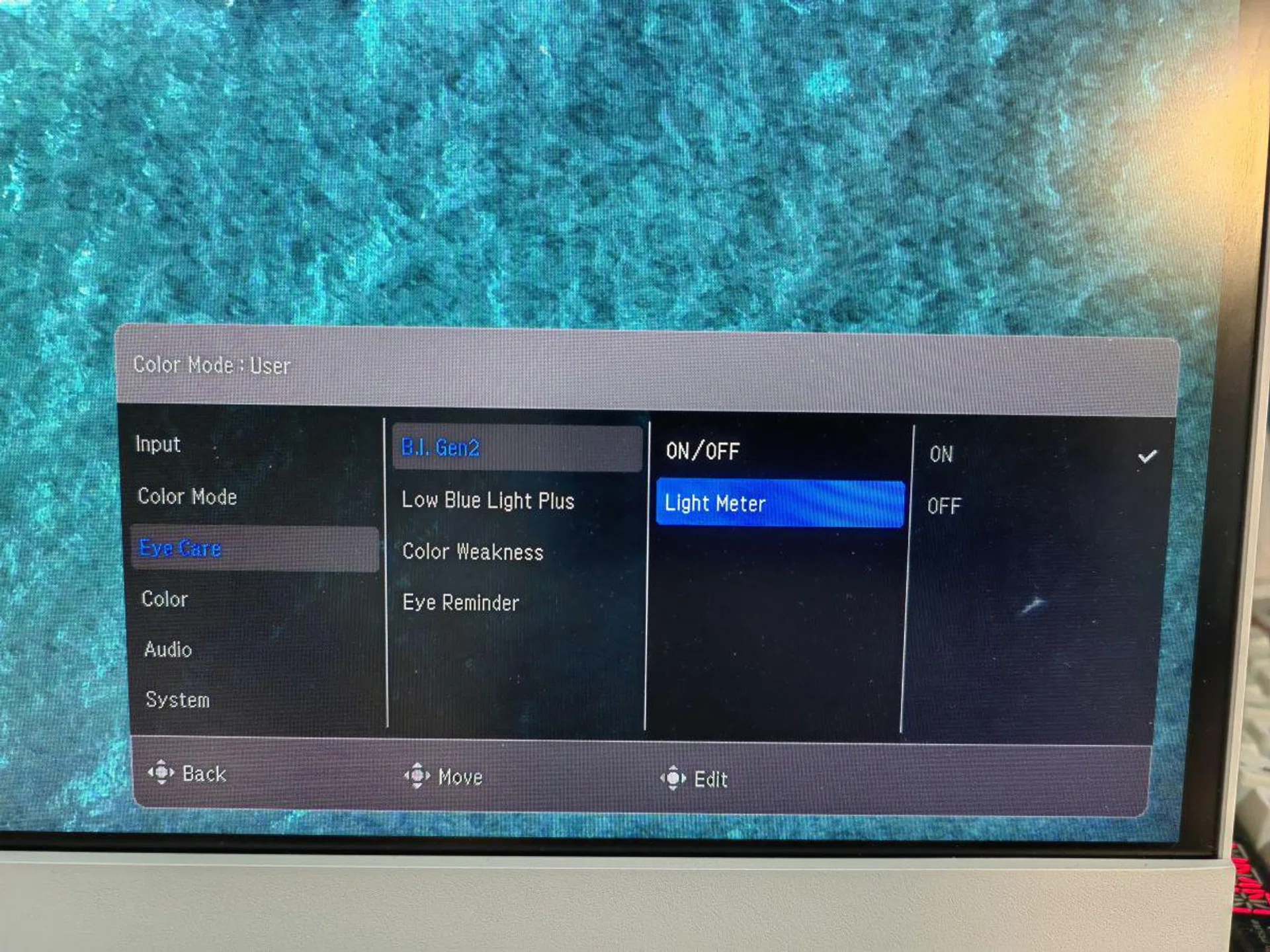 The OSD menu is clean and easily navigated thanks to the handy joystick button control at the bottom side of the screen.
