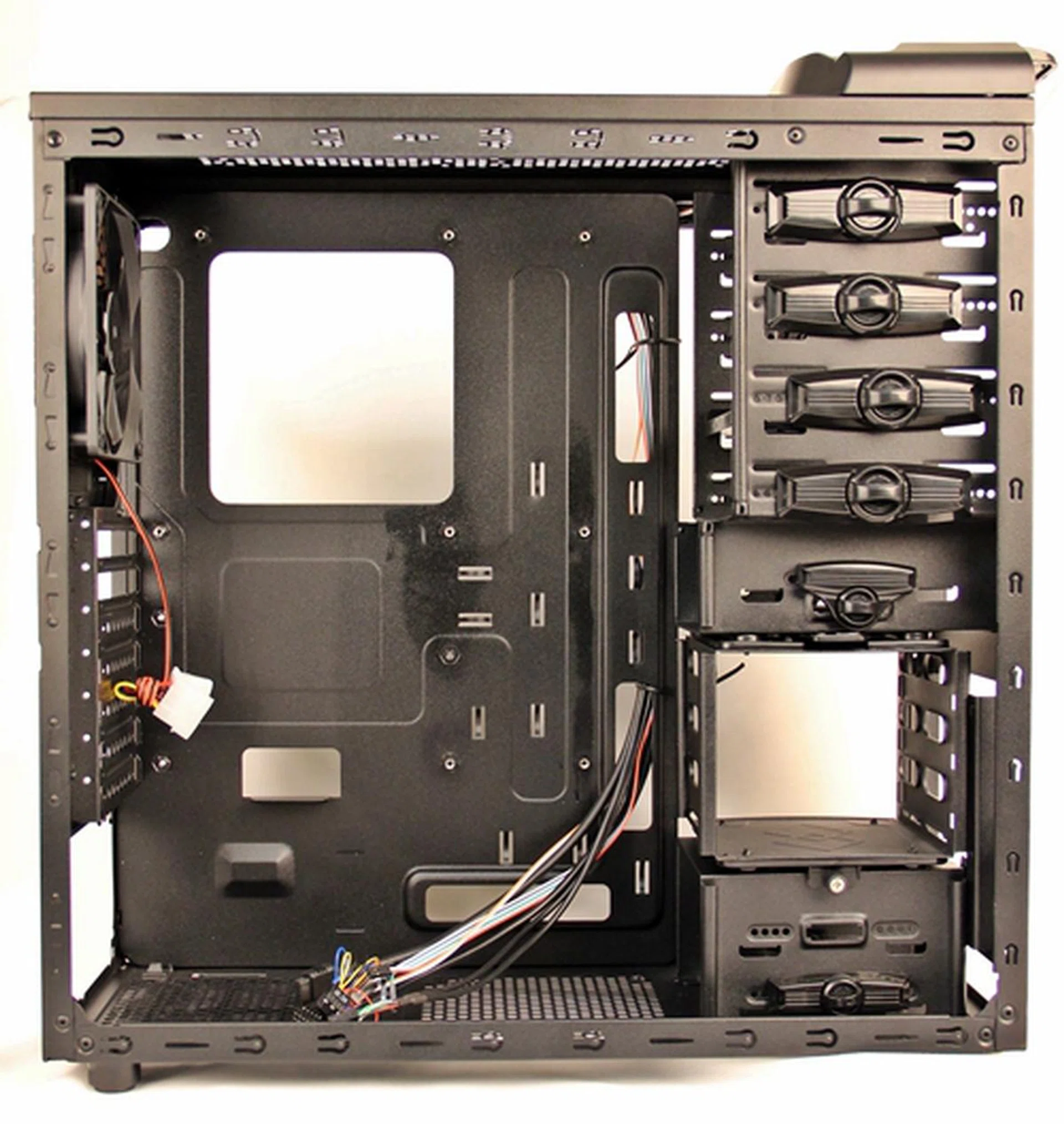 The cables from the front panel were neatly bundled and tied to the cut-outs of the motherboard panel.