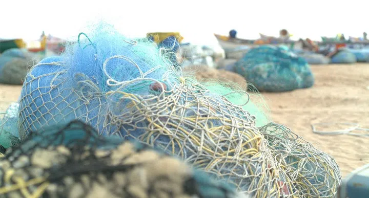 Example of discarded fishing nets that damage our environment. Source: Samsung.