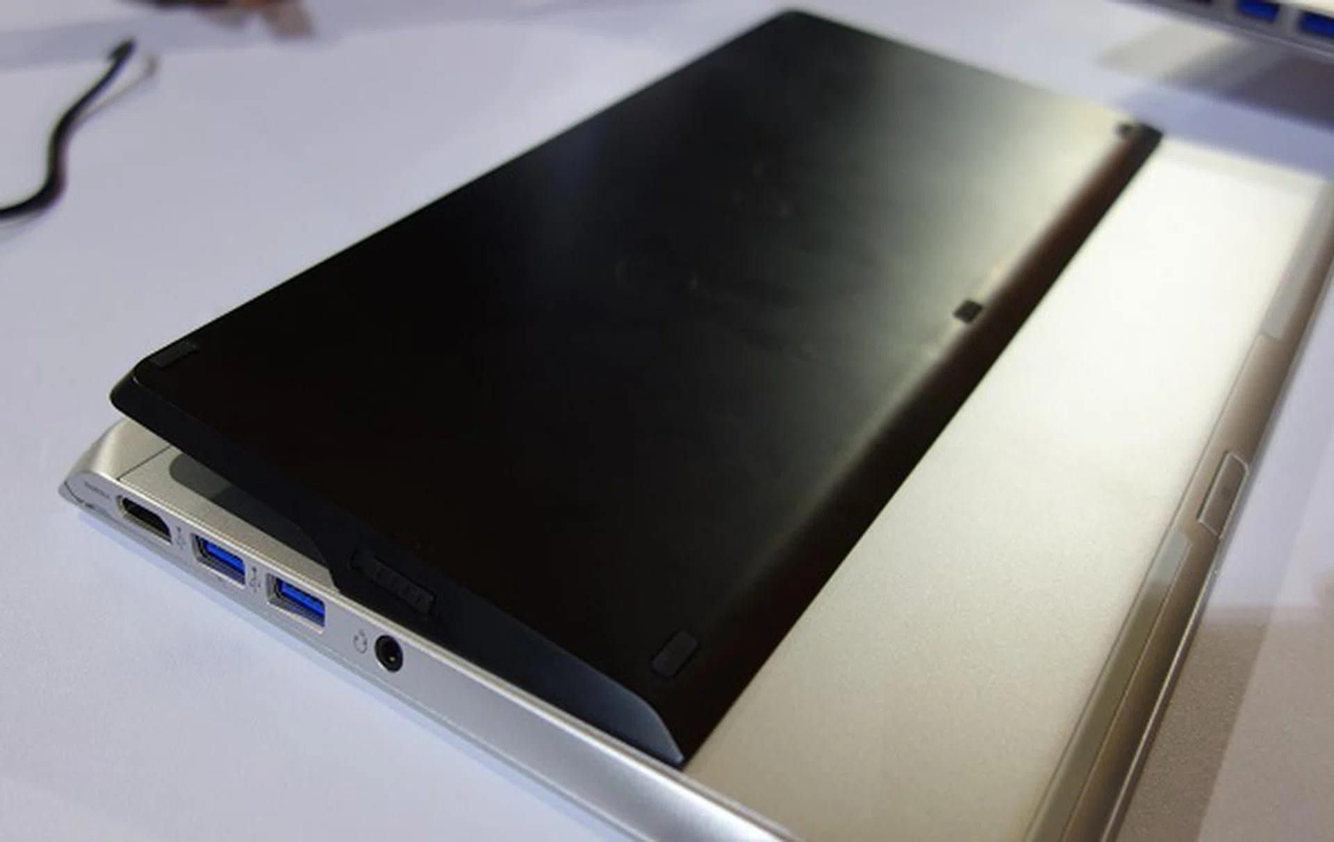 Sony will also offer an optional battery slice, to enable approximately "double the battery life" of either the VAIO Pro 11, or the VAIO Pro 13. Unfortunately for those planning to get the silver-colored VAIO Pro, the battery slice will apparently come only in black.