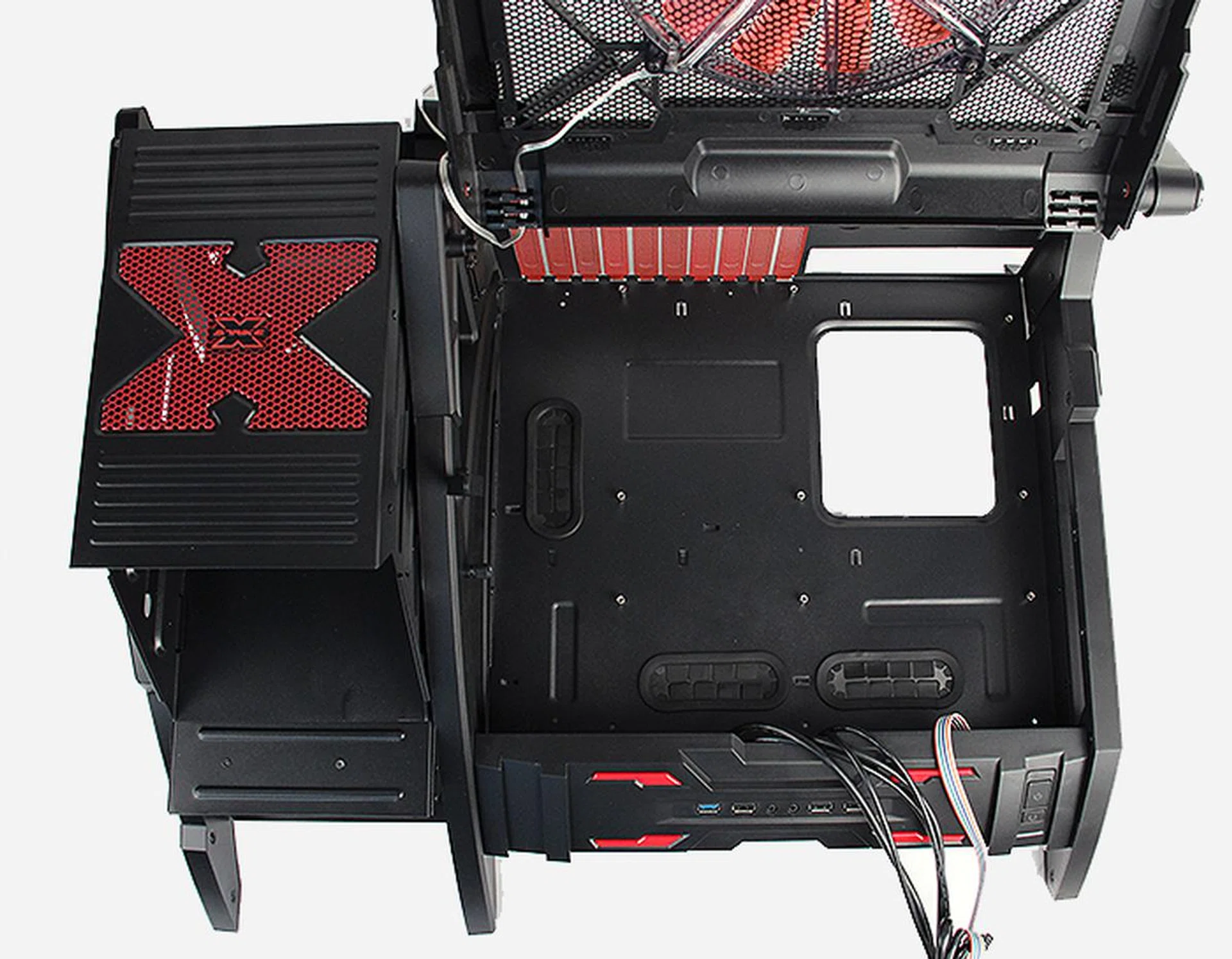 The motherboard tray is spacious and can accommodate graphics cards up to 330mm in length and E-ATX form factor motherboards.