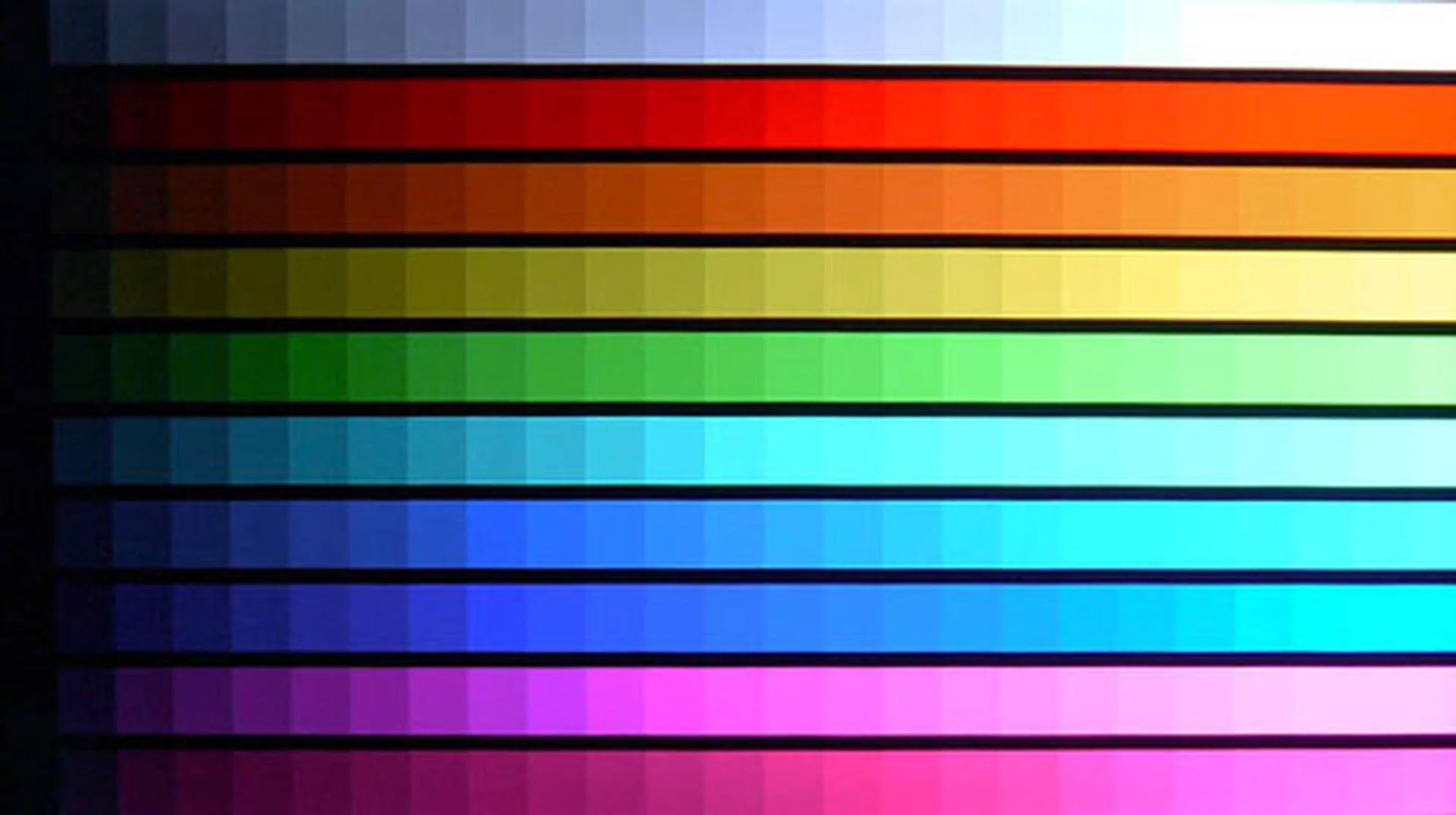 DisplayMate's Color Scales Test - Samsung's D7000 has the potential to deliver pristine whites and vivid colors. While it isn't very obvious in this picture, deeper shades tend to fade to black a little too abruptly. 