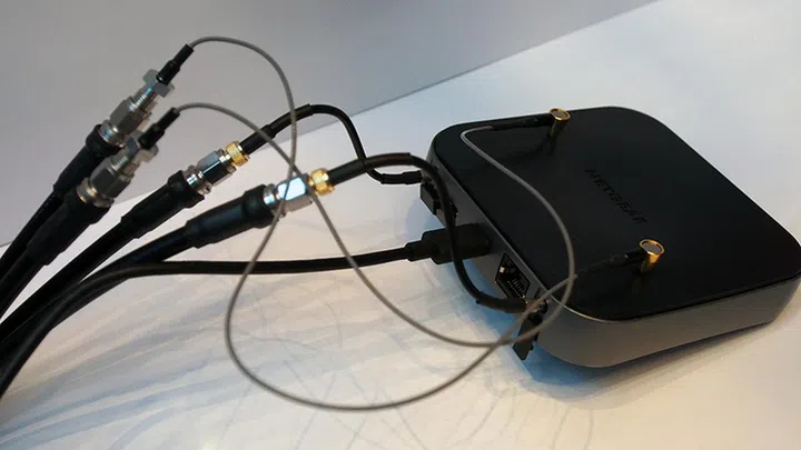 Qualcomm and Netgear jointly launch MR1100 mobile router with 1Gbps ...