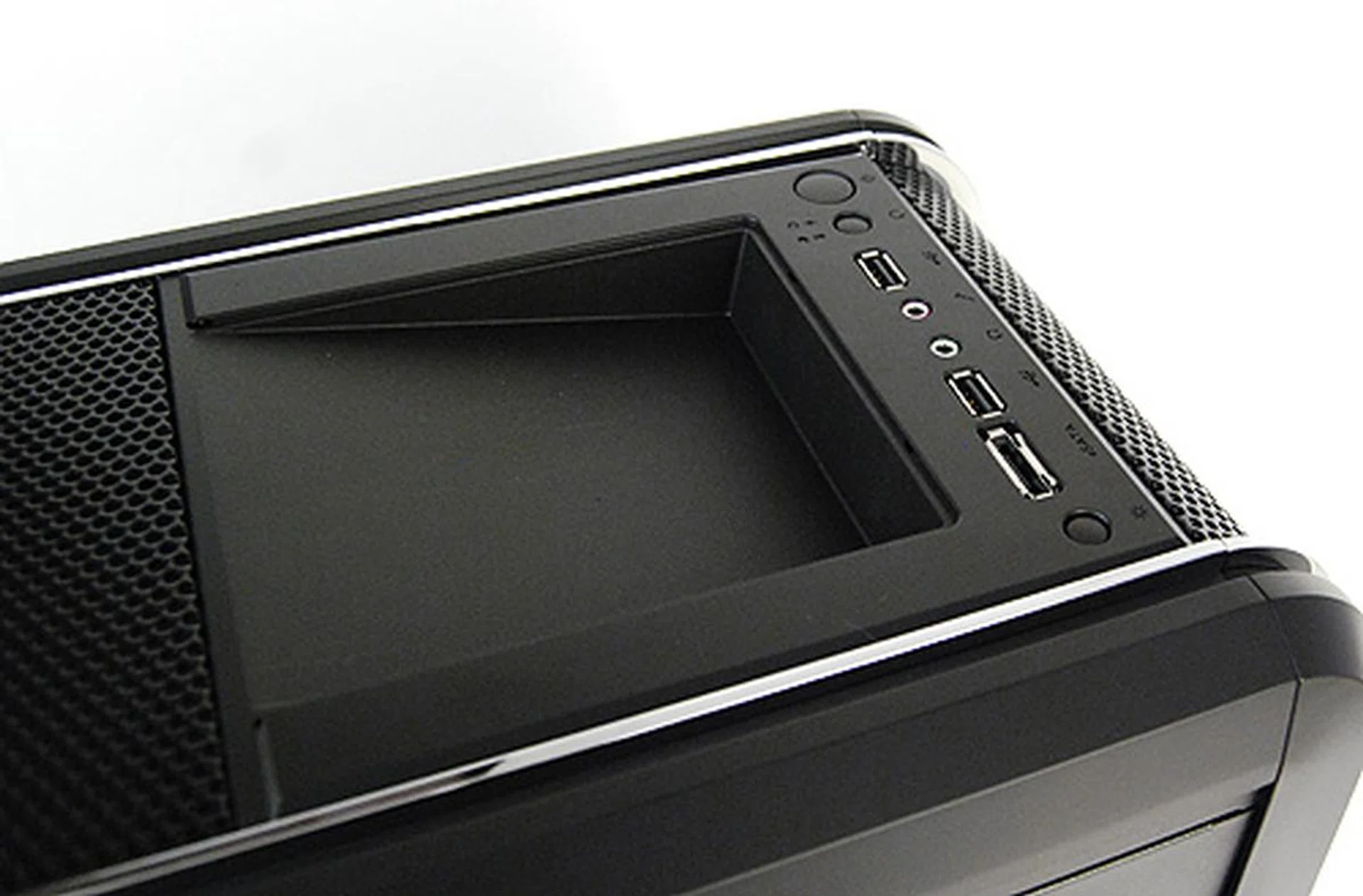 Just behind the front IO panel is a special dock for users to place their external hard drives. This is a thoughtful touch.