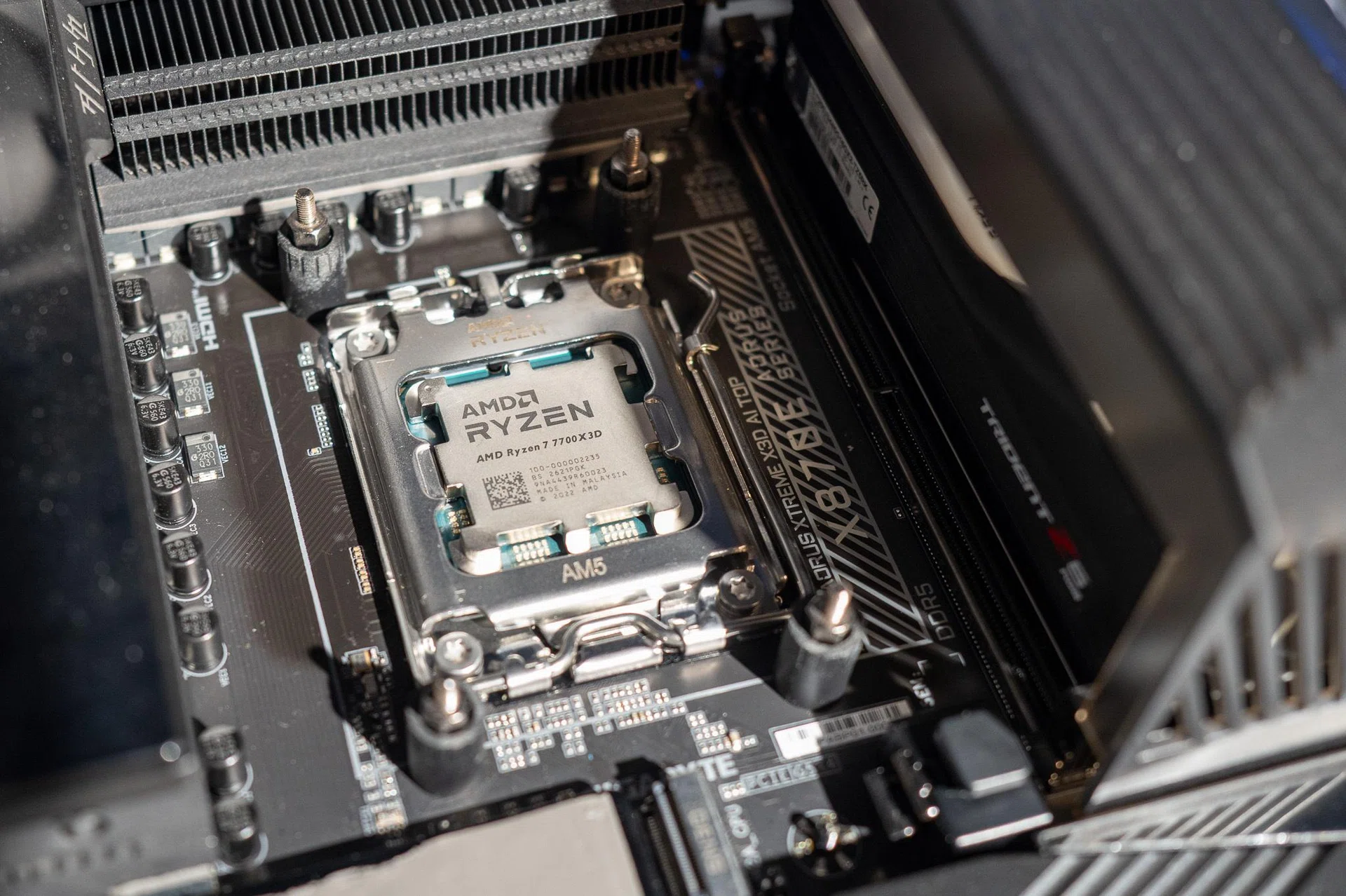Gigabyte X870E Aorus Xtreme X3D AI Top