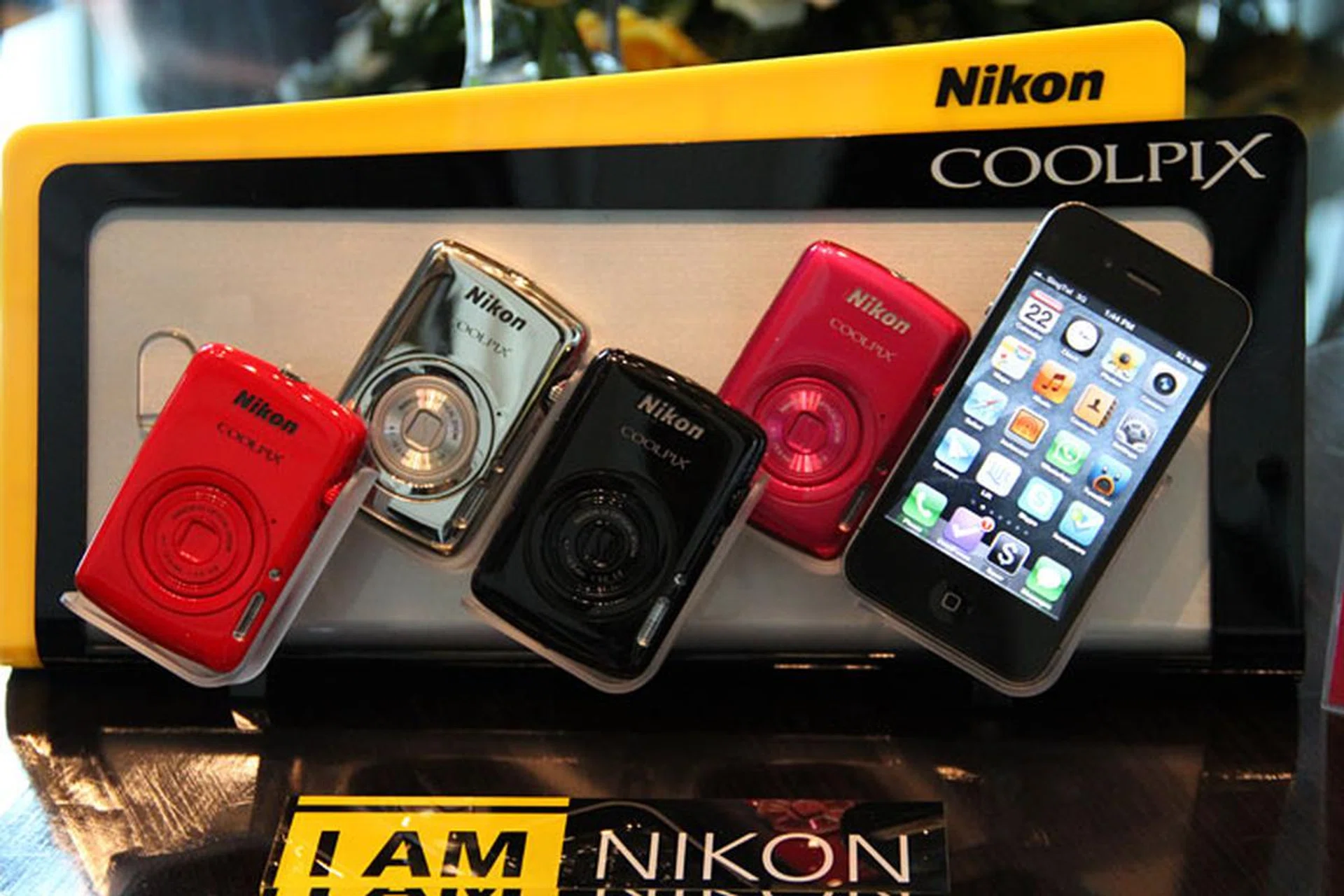 The S01 is smaller than an iPhone.