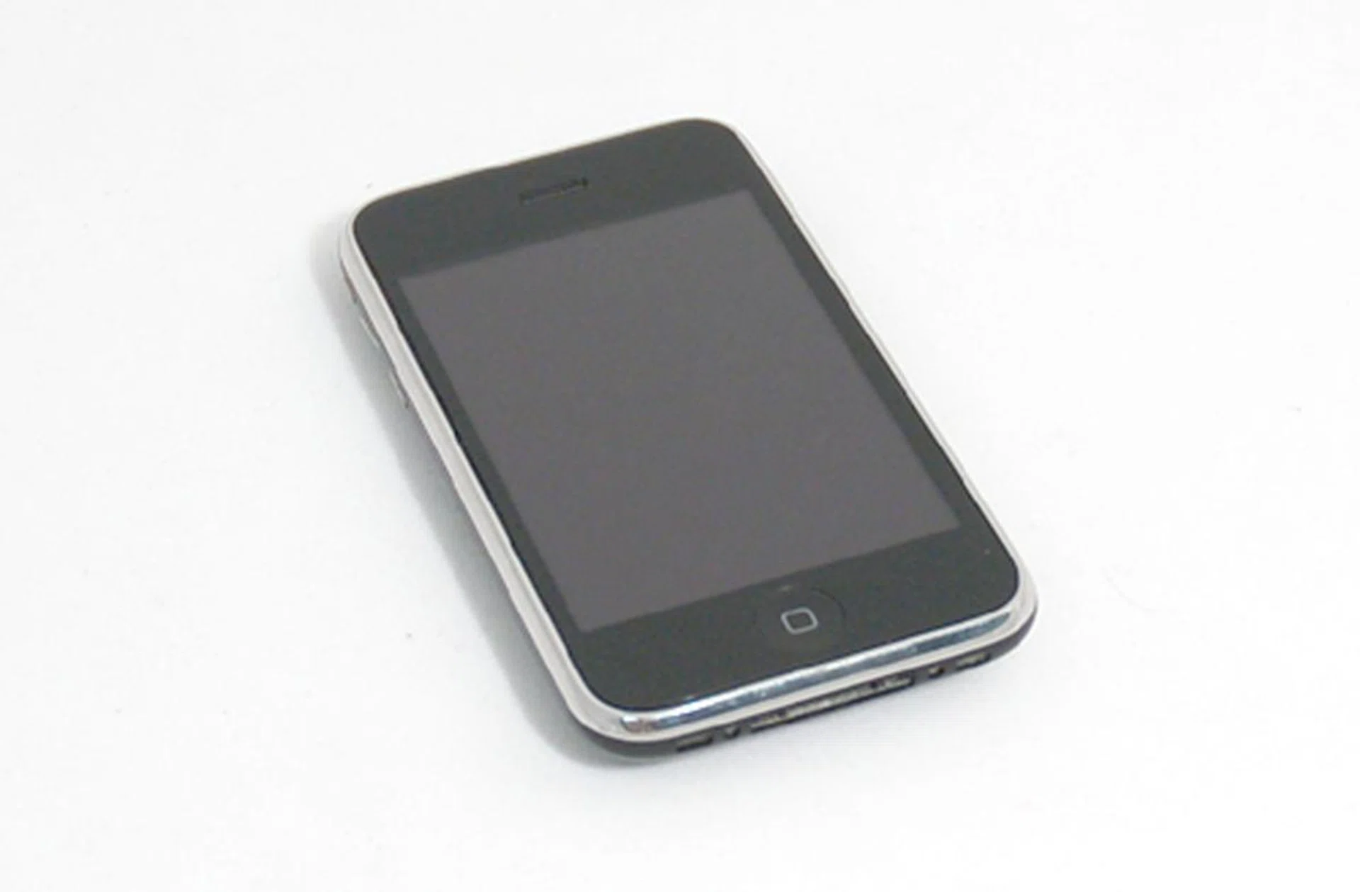 Looks the same, feels the same but the new iPhone 3GS just upped the game.