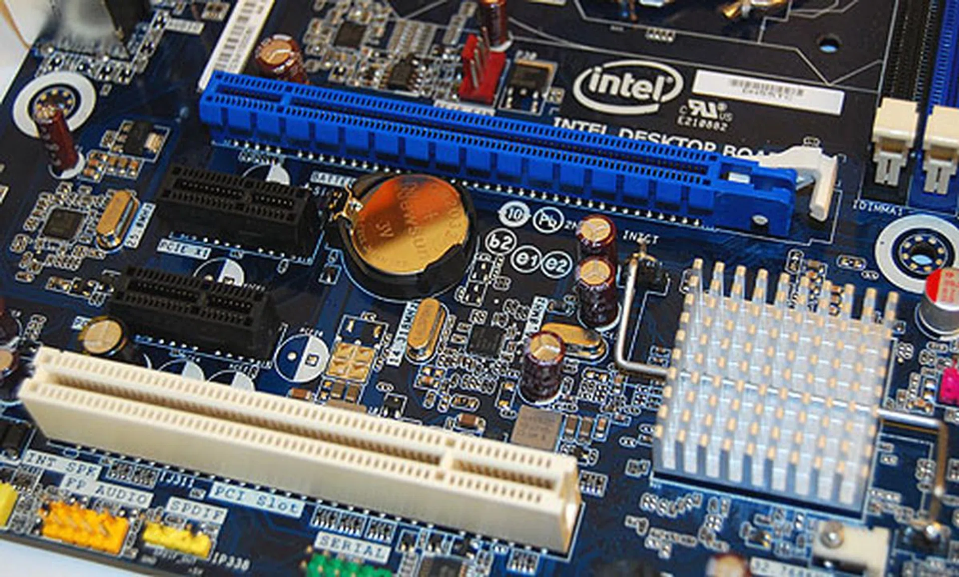 A single PCIe 2.0 x16 slot means you can opt for a discrete graphics solution but no multi-GPU of course. The H55 Express chipset is actually under the silver, passive heatsink. 