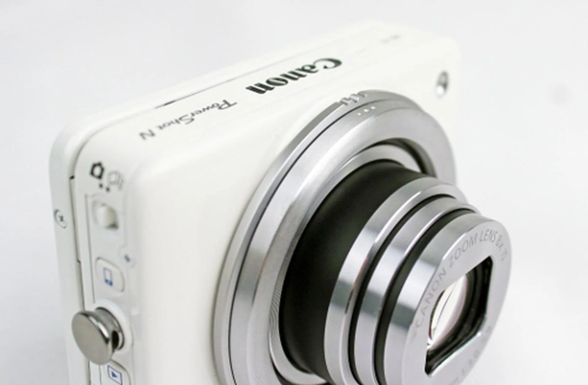 The larger ring with the three notches is the zoom ring, while the smaller one with the three indents is the shutter ring. 