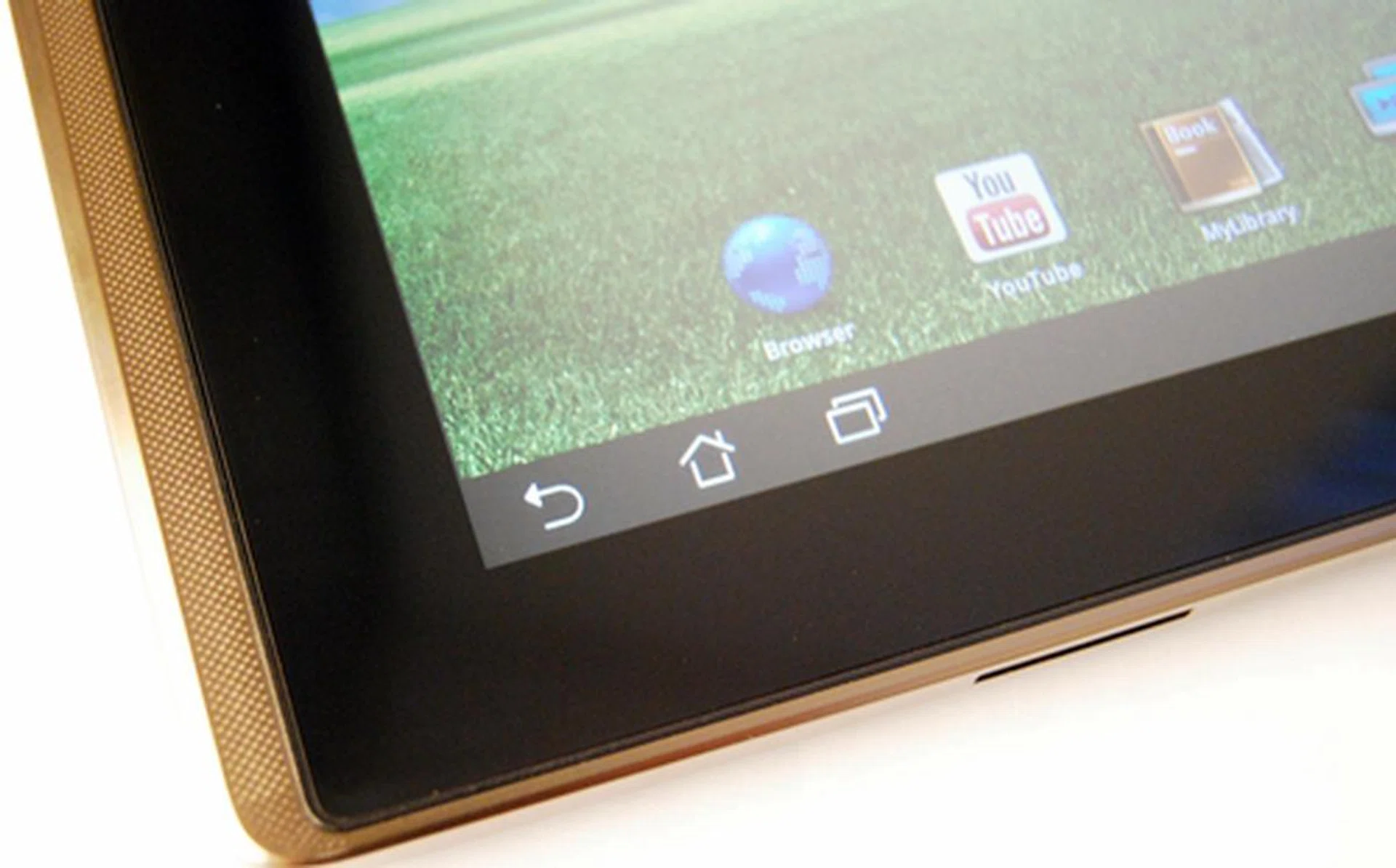 The black bezel occupies quite a significant amount of space on the front of the ASUS Eee Pad Transformer, which could be put to better use.