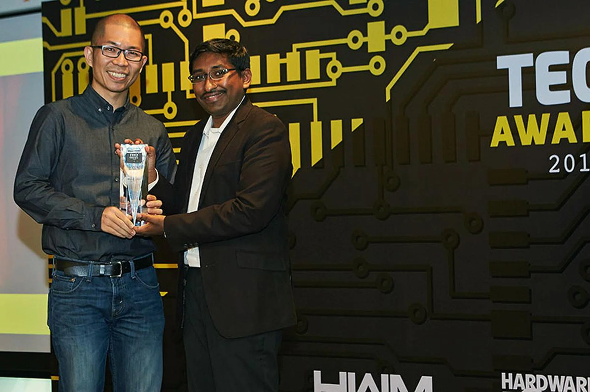 Microsoft's Surface Pro 3 is the winner of our Best 2-in-1 Notebook. Here's Mr. Ian Tan, Consumer Lead for Surface, Microsoft Singapore, accepting the award.