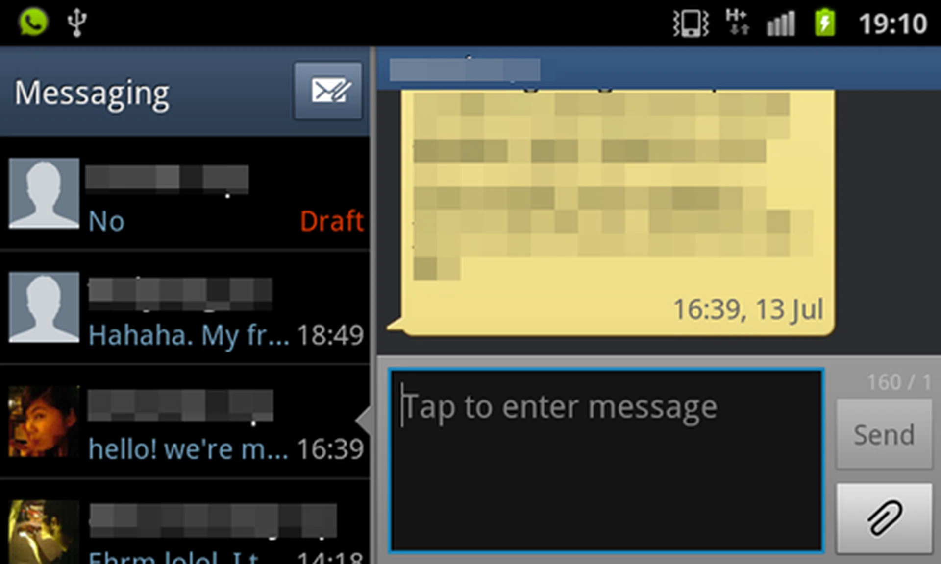 Placing the phone in landscape orientation will activate the split-messaging format. This feature is especially useful on phones with bigger screens.