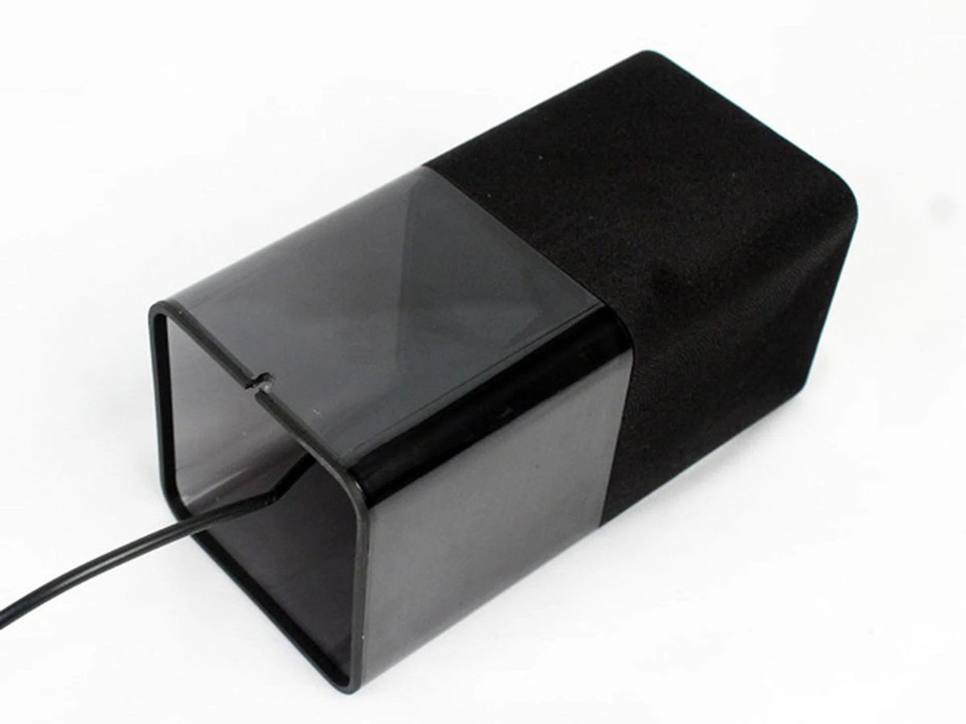 The smoked transparent base of the satellite speakers is a differentiated aesthetic touch, but it doesn't help make it better. The small recess at the base does not only help route the cable, but also denotes the rear facing panel of the satellite.