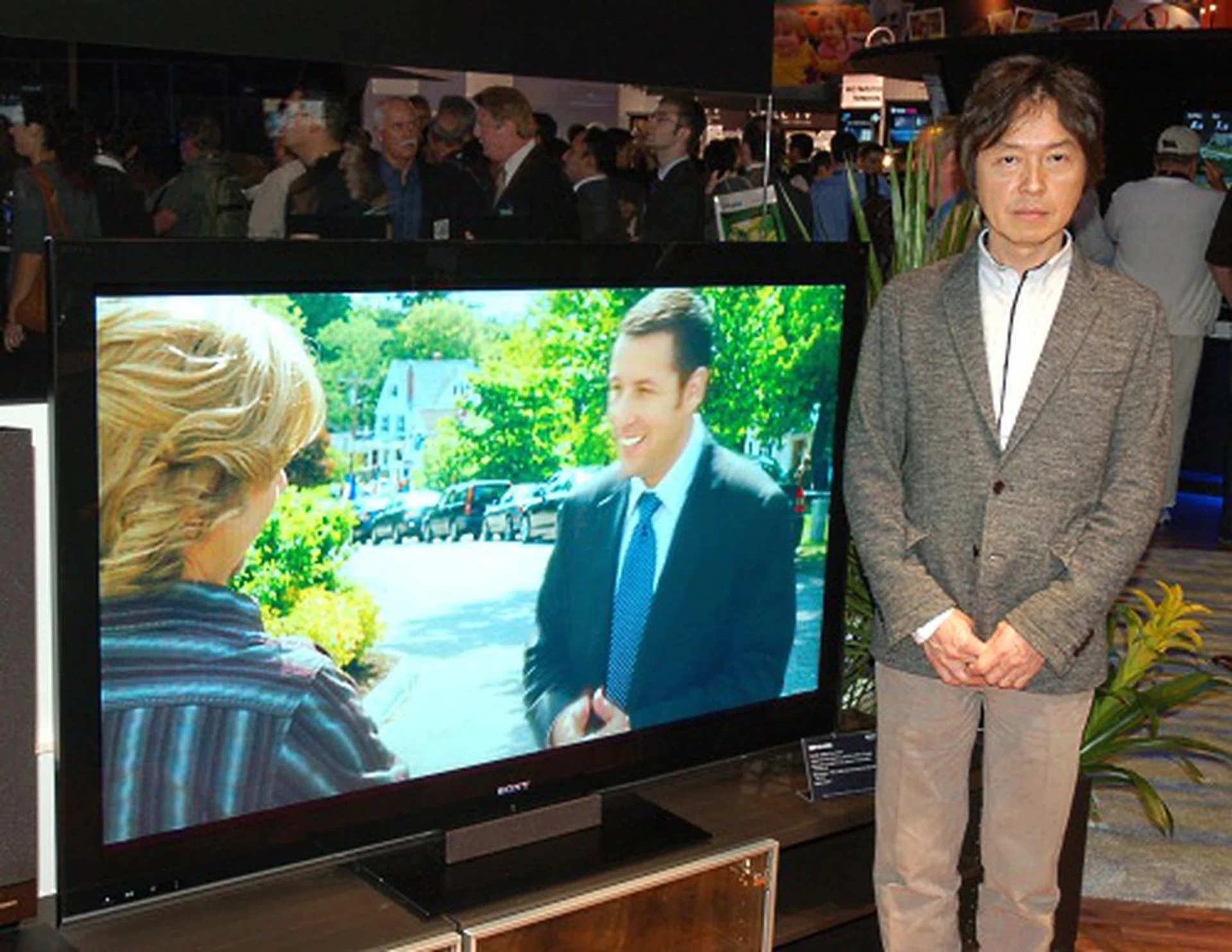 Sony's Creative Center Chief Art Director for the Home Products Design Group, Fumiya Matsuoka, is the last word on what goes into the design of Sony's BRAVIA TVs and home theater products. At the moment, the Monolithic Design is Sony's theme for the new BRAVIAs.