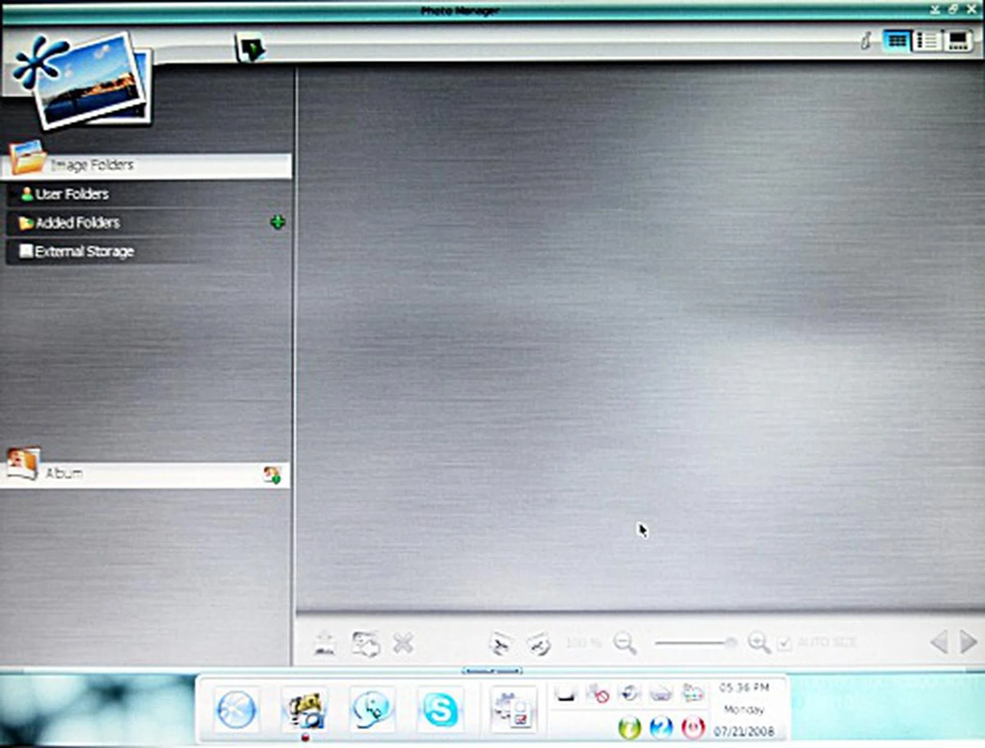 The Photo Manager allows you to access the hard disk folders for quick viewing of pictures. It also allows you to view pictures on an external USB storage device.