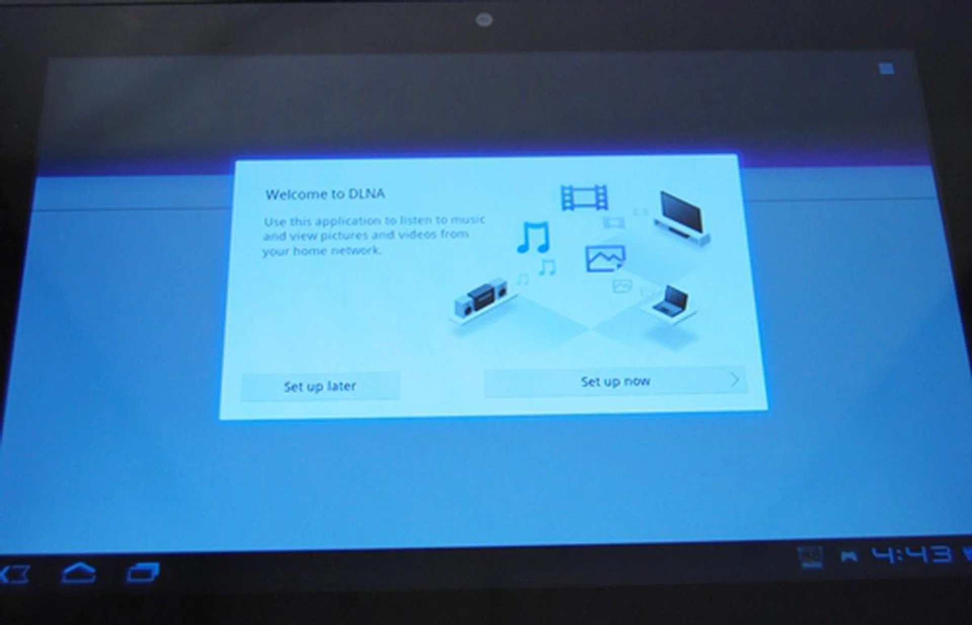 After you have set up the Sony Tablet S, you can easily connect to DLNA compatible devices.